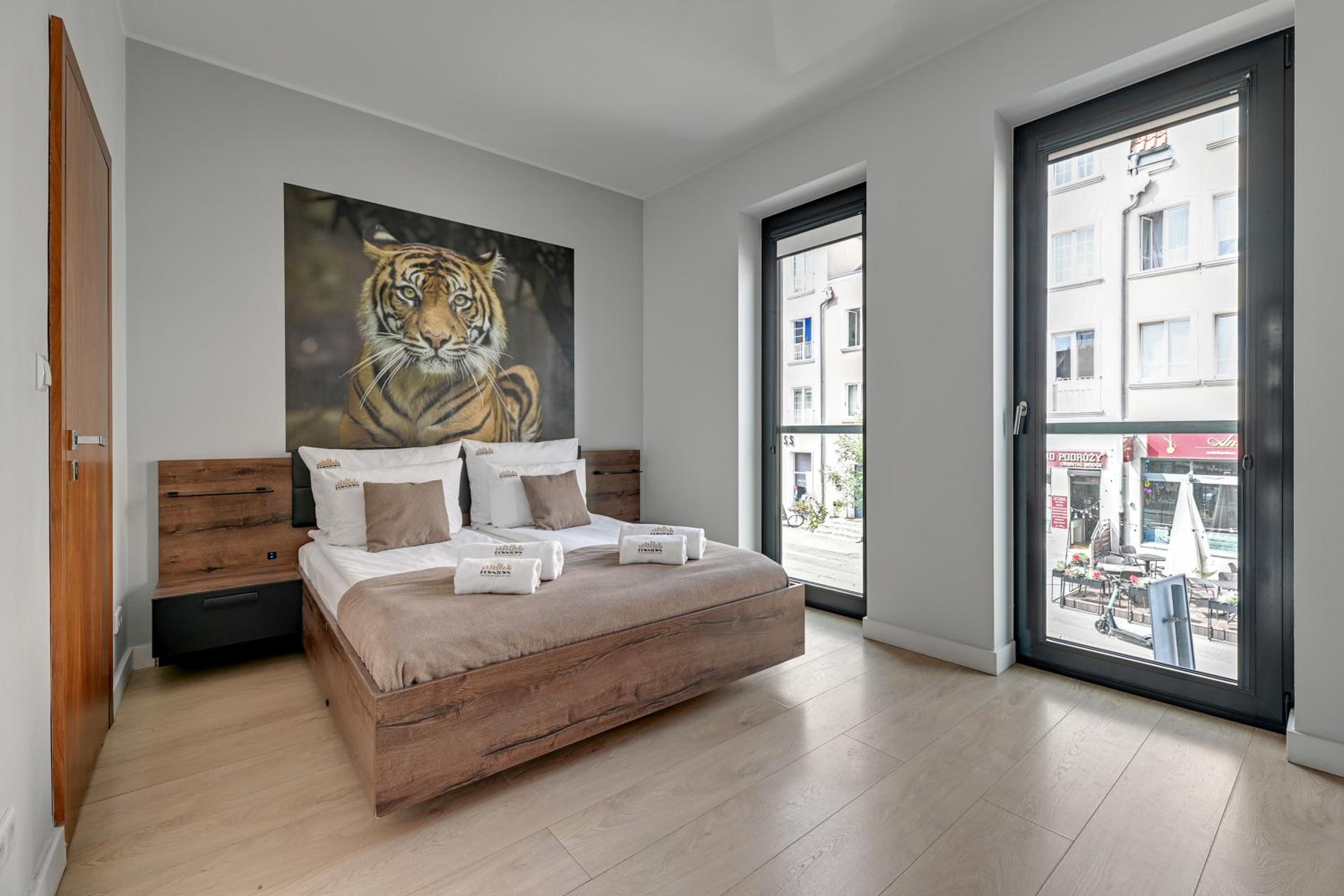 Symfonia Amazing River View Apartment by Downtown Apartments
