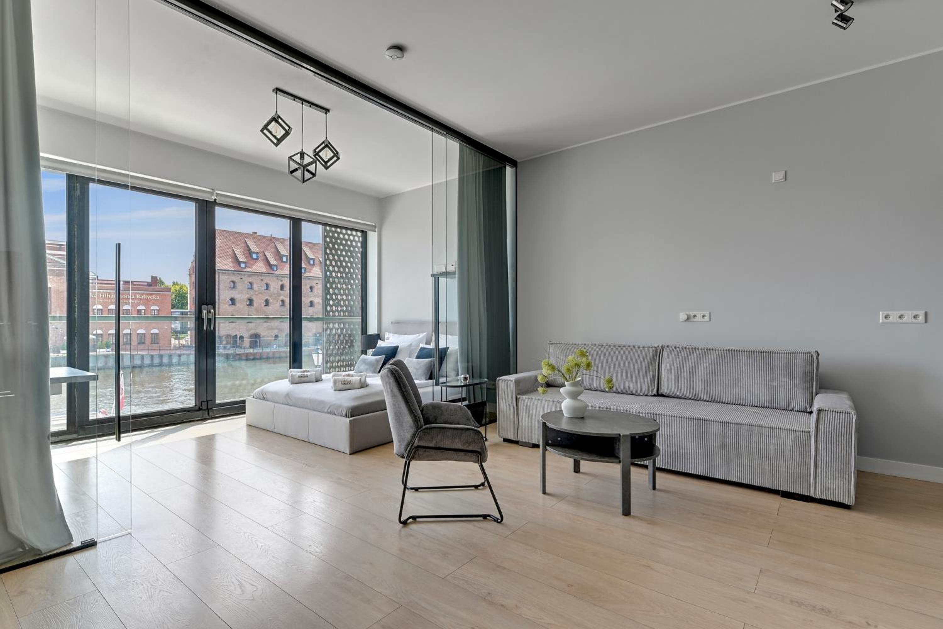 Symfonia Amazing River View Apartment by Downtown Apartments