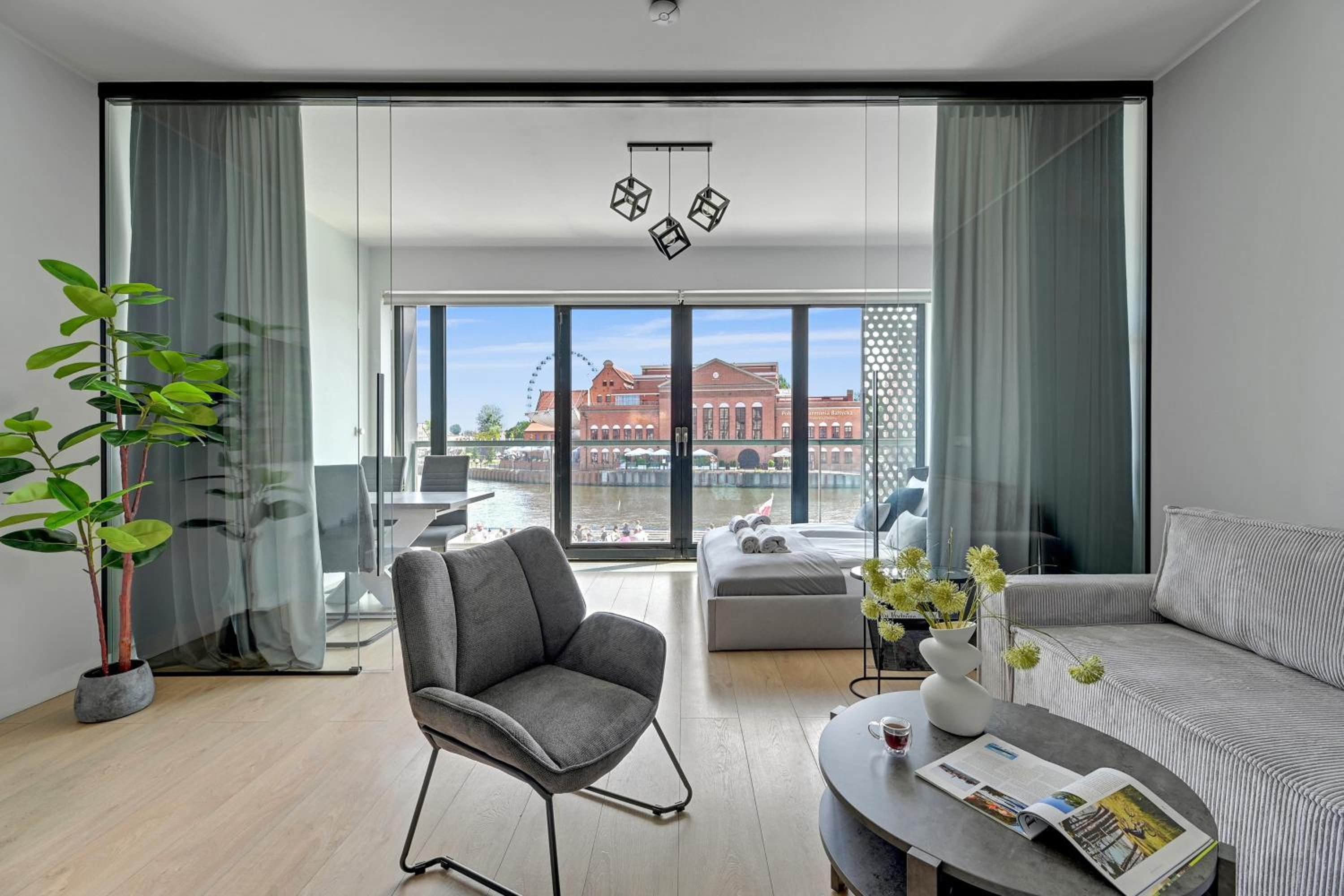 Symfonia Amazing River View Apartment by Downtown Apartments