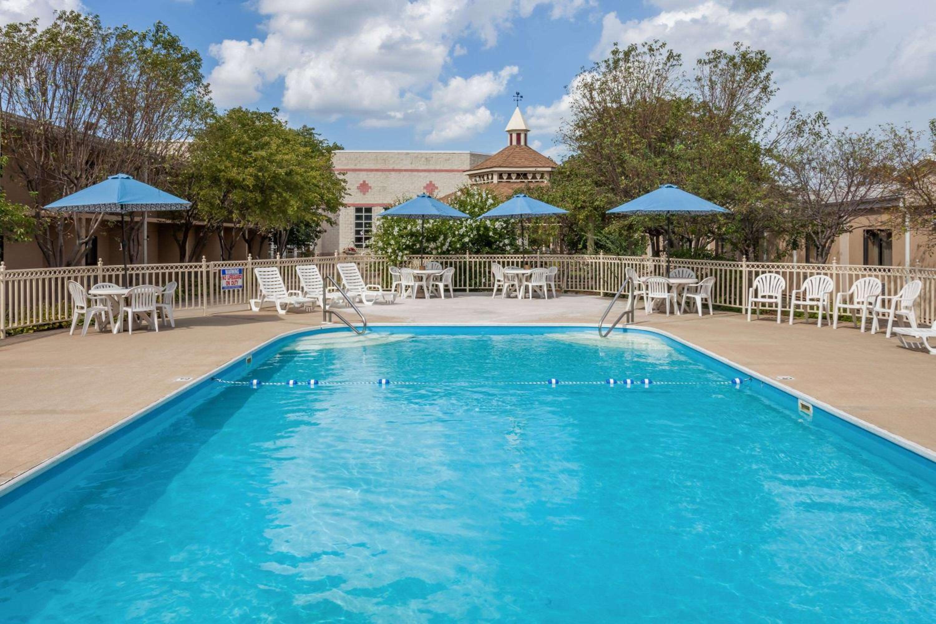 Hammond Vacations - Ramada by Wyndham Hammond Hotel Conference Center - Property Image 24
