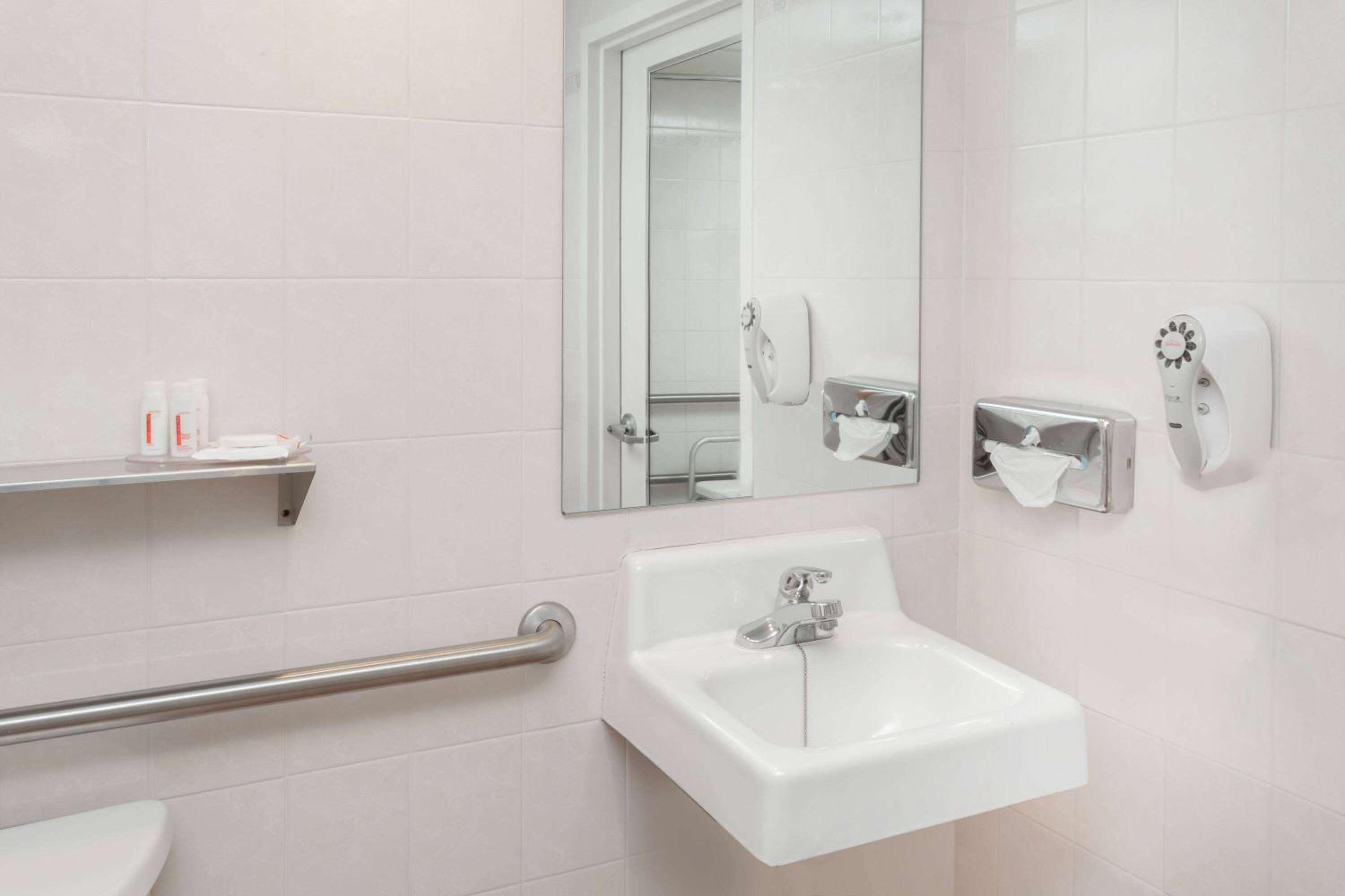 Hammond Vacations - Ramada by Wyndham Hammond Hotel  Conference Center - Property Image 9
