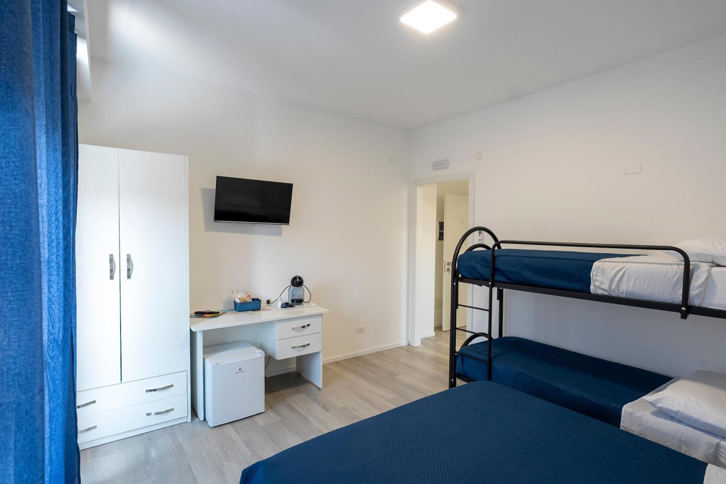 Prestige House 8 en Scalea — hotel room