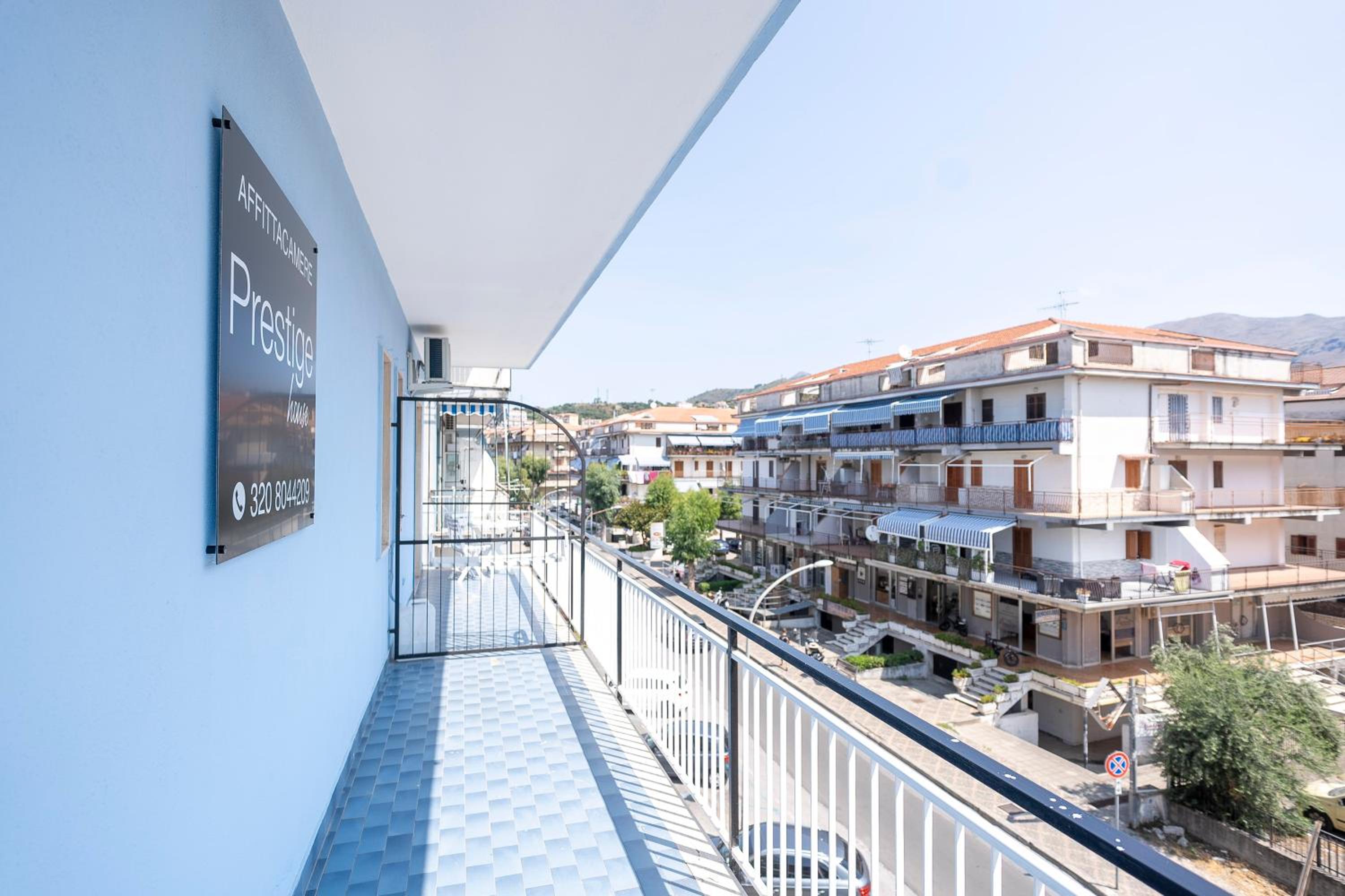 Prestige House 8 en Scalea — balance & terrace