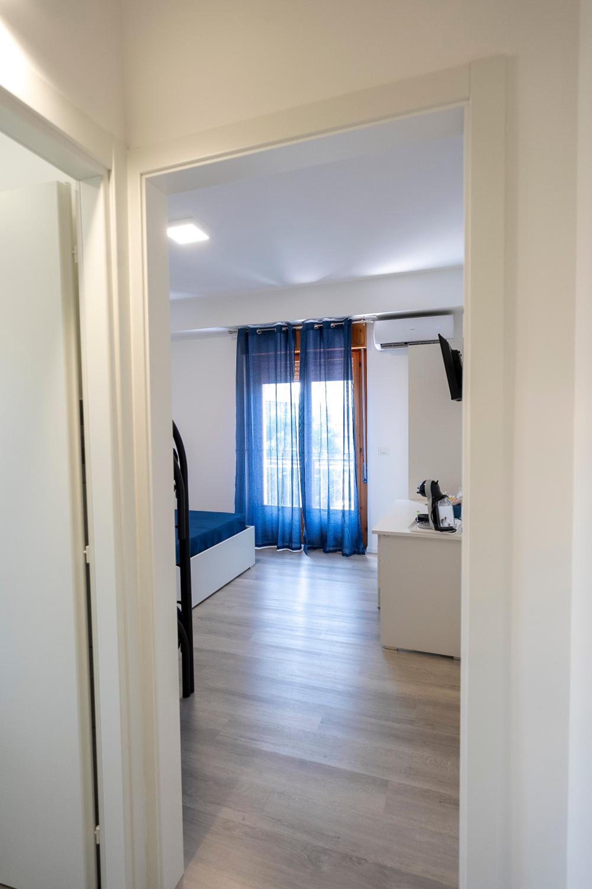 Prestige House 8 en Scalea — hotel room