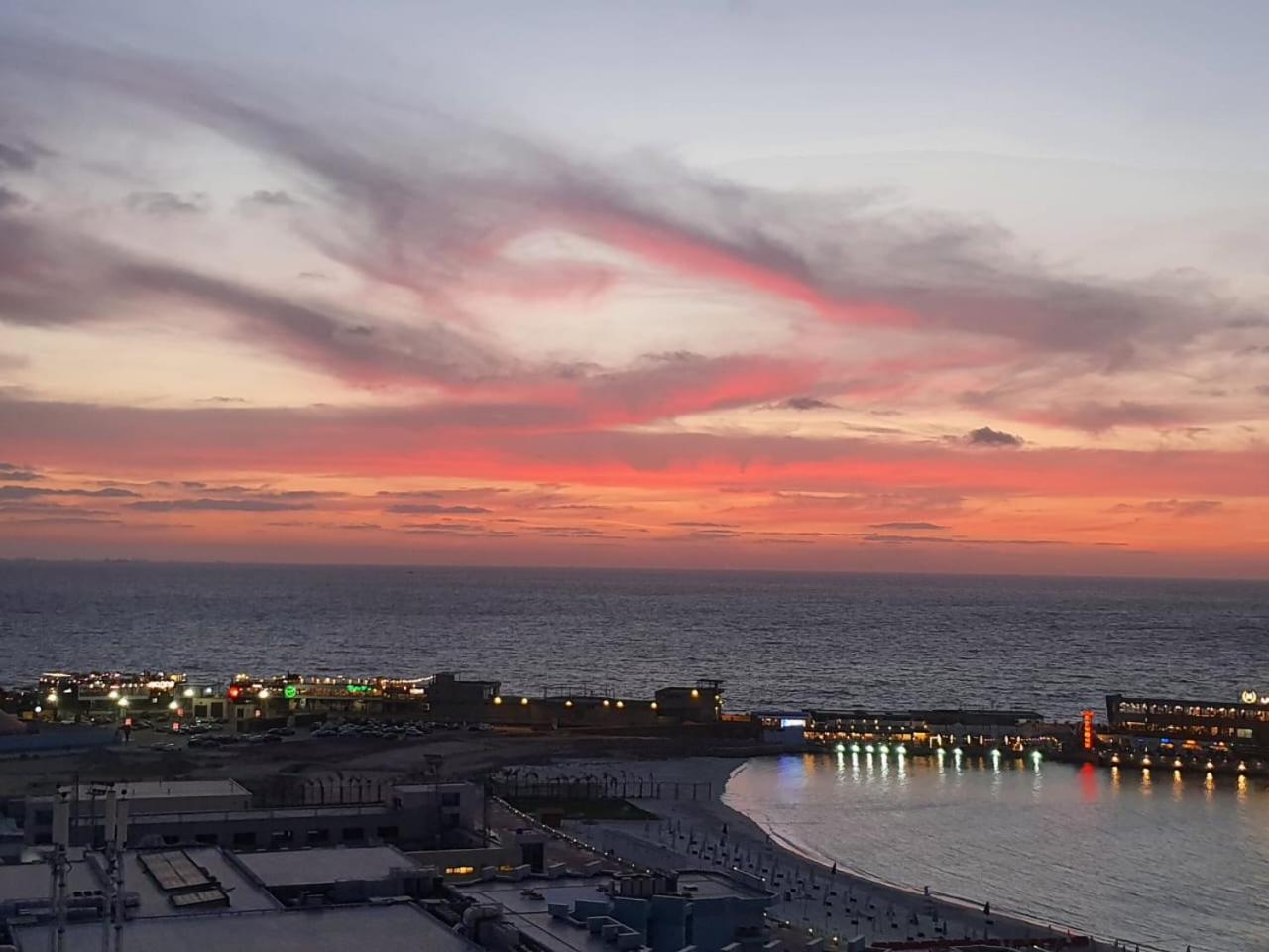sea view apartment, luxury place in downtown view 3