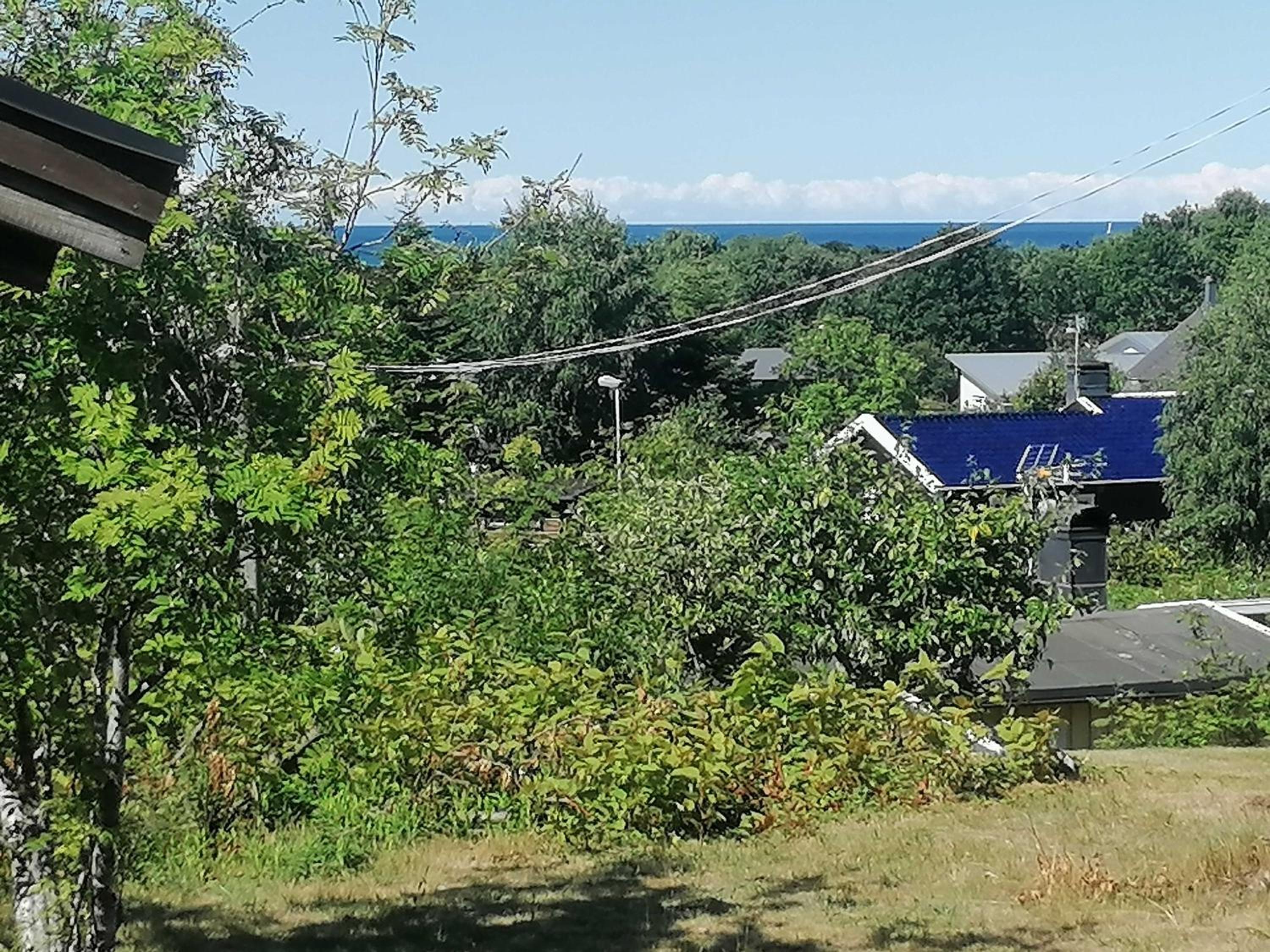 Strandnära hus med havsutsikt och stor tomt view 5