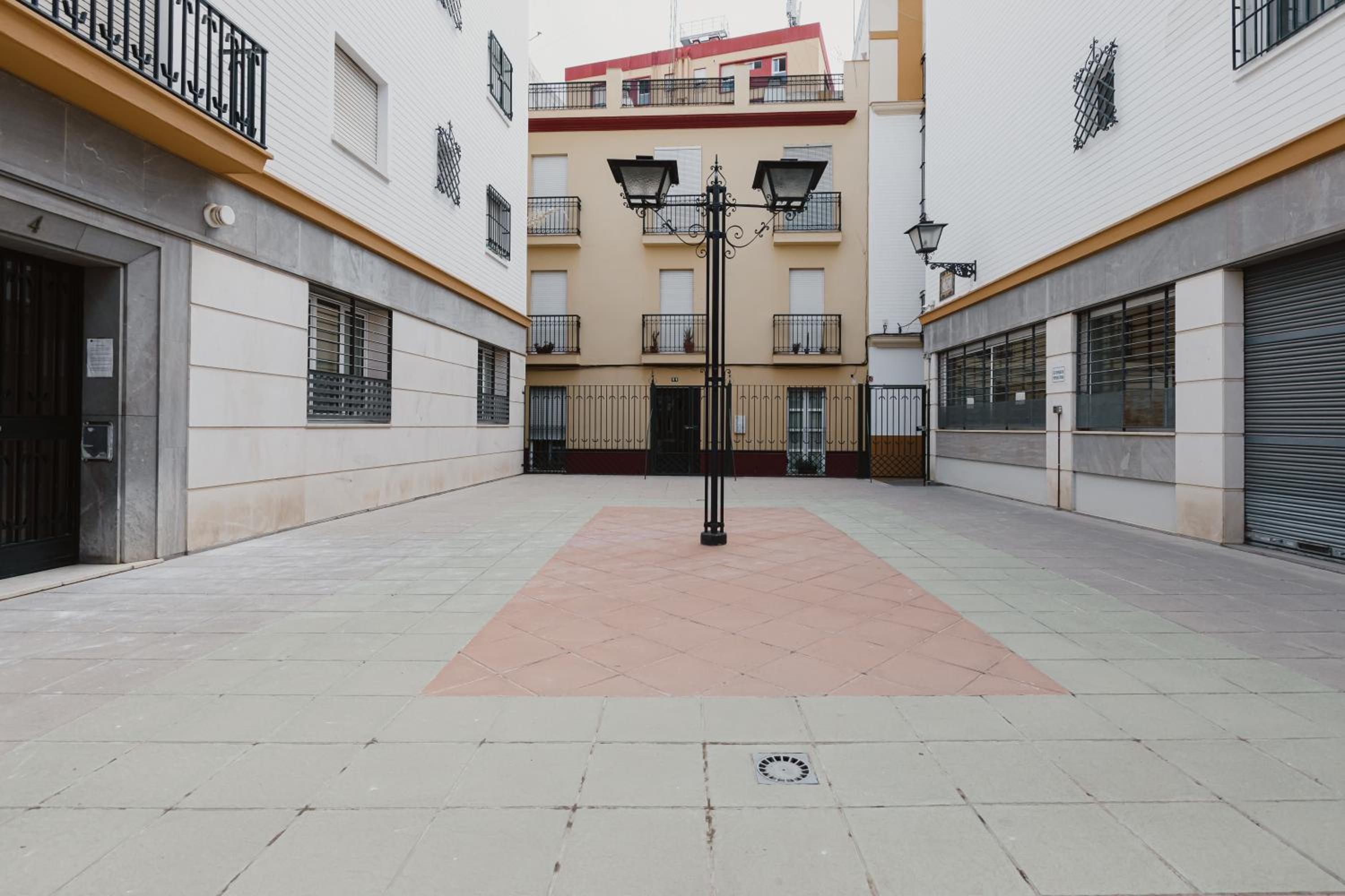 Quiet and comfortable fully renovated apartment