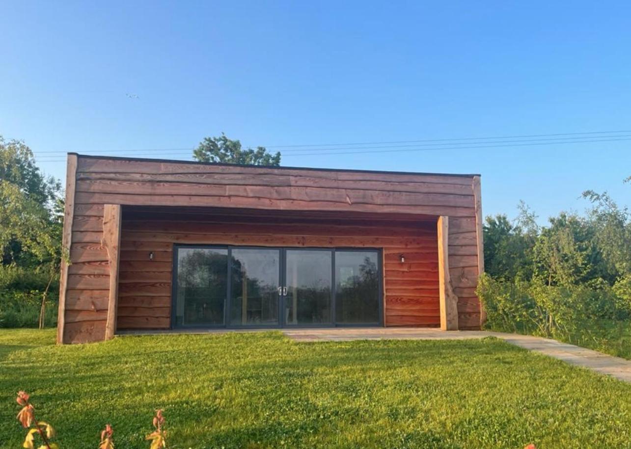 Stunning Ashbourne Log Cabin No4