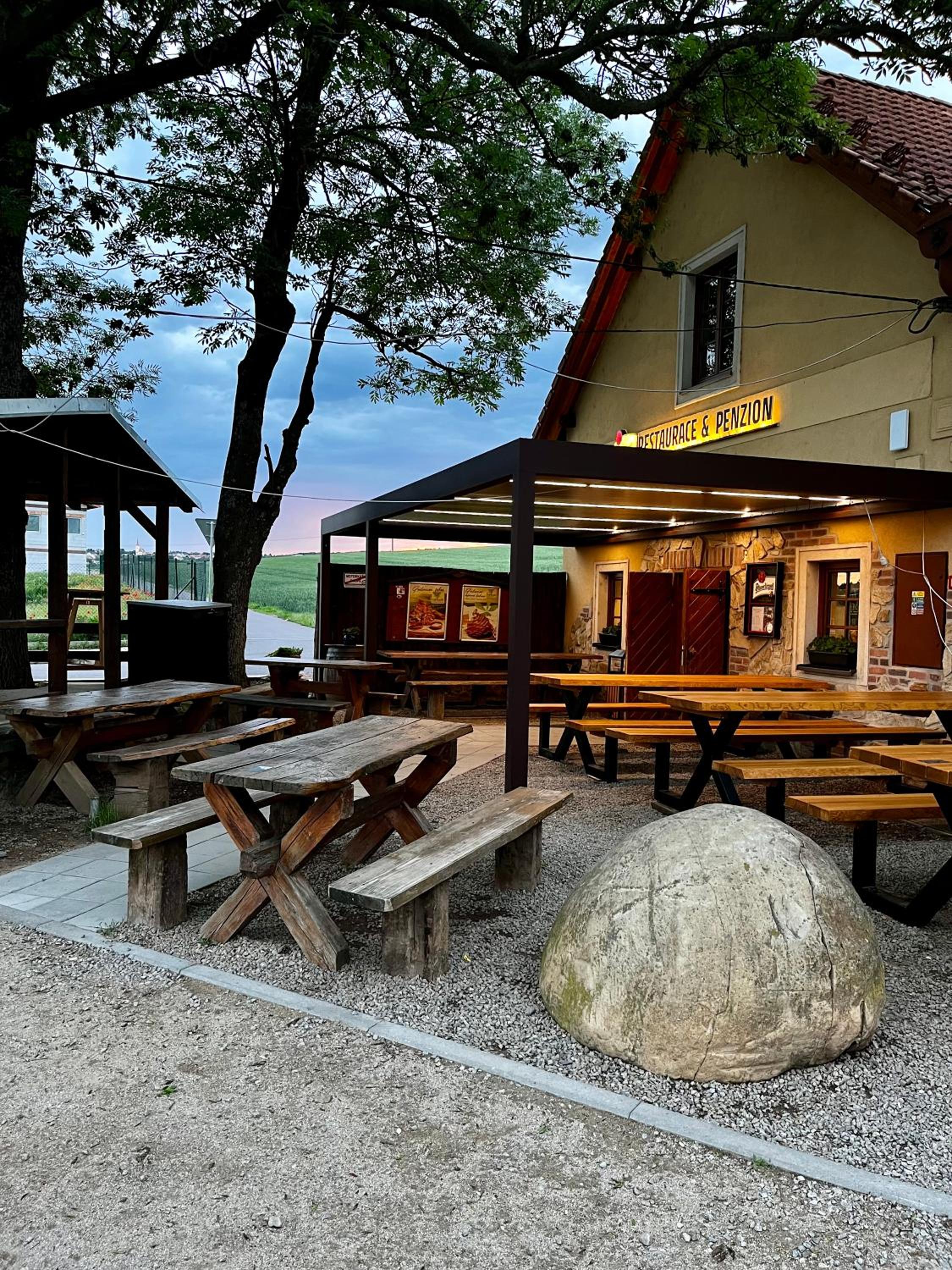 Restaurace & Penzion U Tří Jasanů