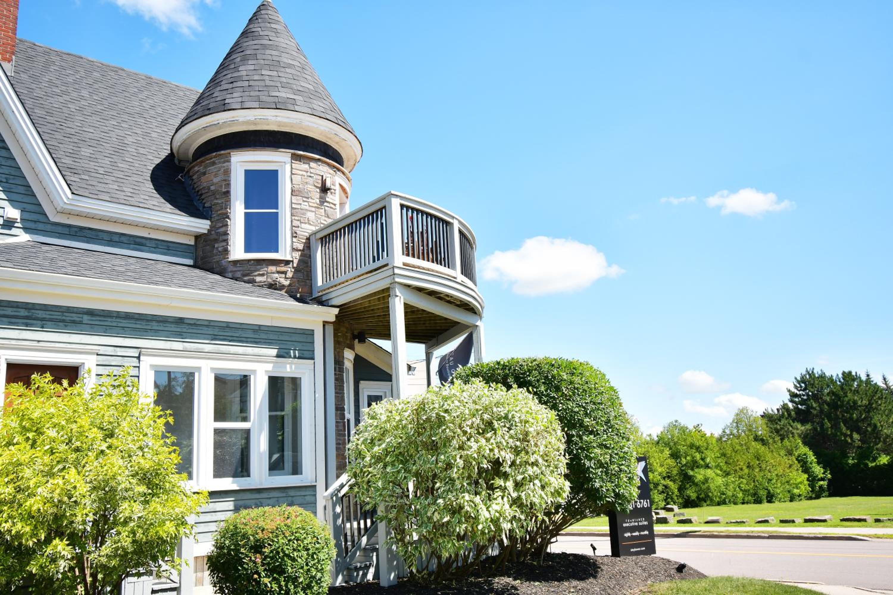 Moncton Vacations - Chateau Queen by Bower Boutique Hotels - Property Image 1