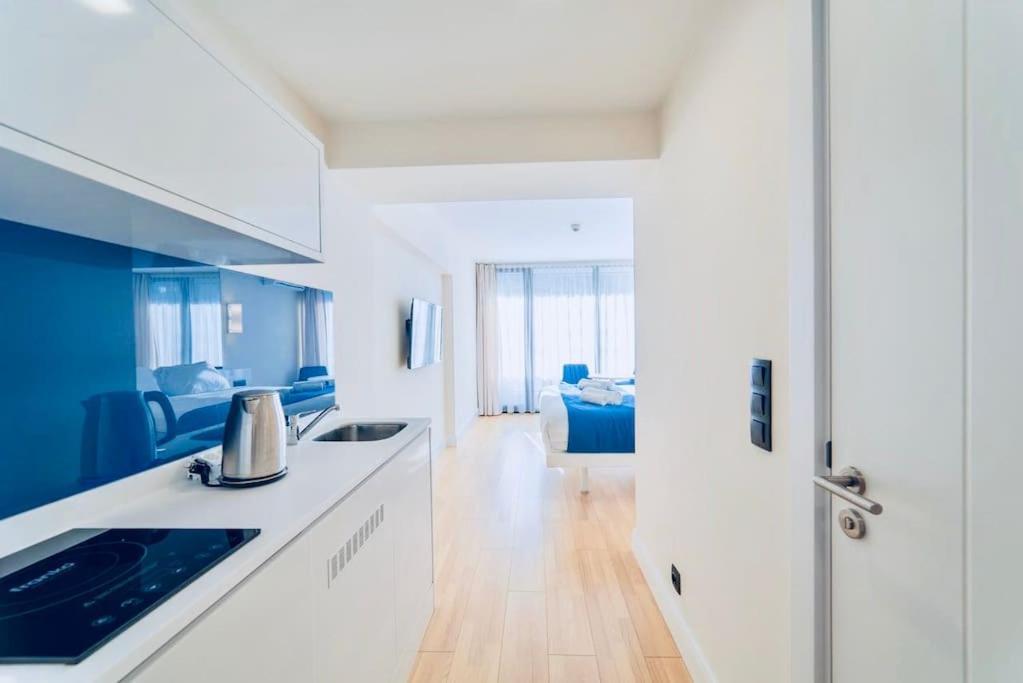 AWESOME flat-14 floor with SEA and MOUNTAINS view view 5