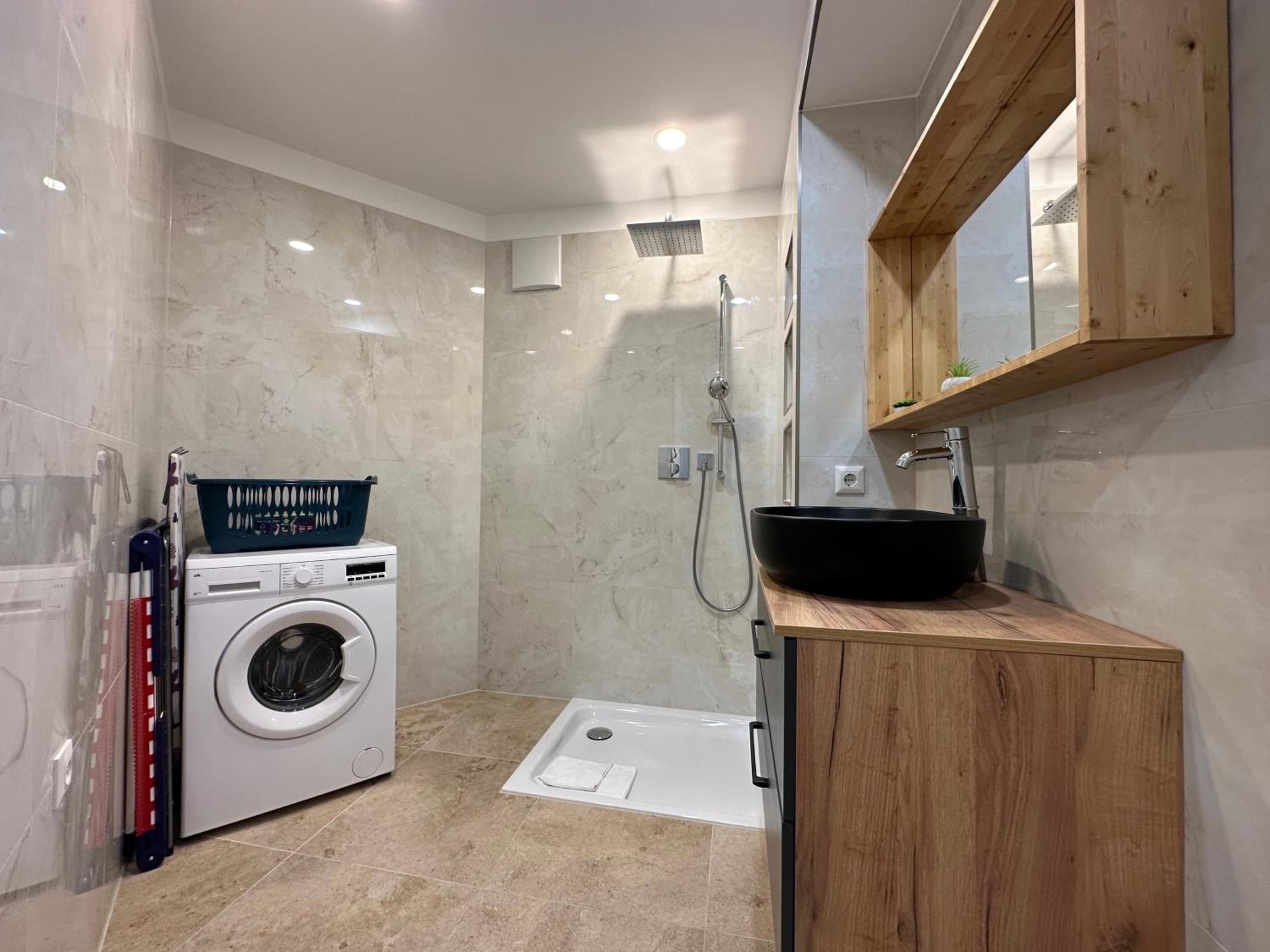 FeelHome-Ausblick-4 Gäste-WiFi-SmartTV
