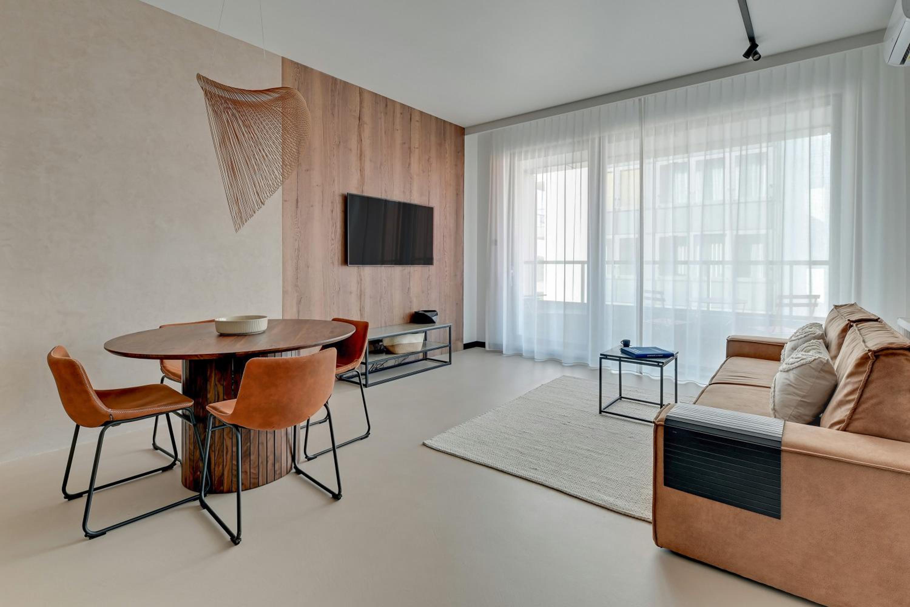 Brabank Riverside Premium Suites & Free Parking by Downtown Apartments