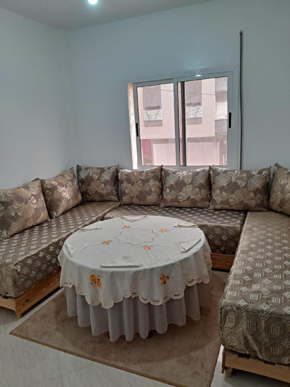 WiFi & Smart TV & Netflix & Free Parking & Full Kitchen & Heating & Washing Machine view 3
