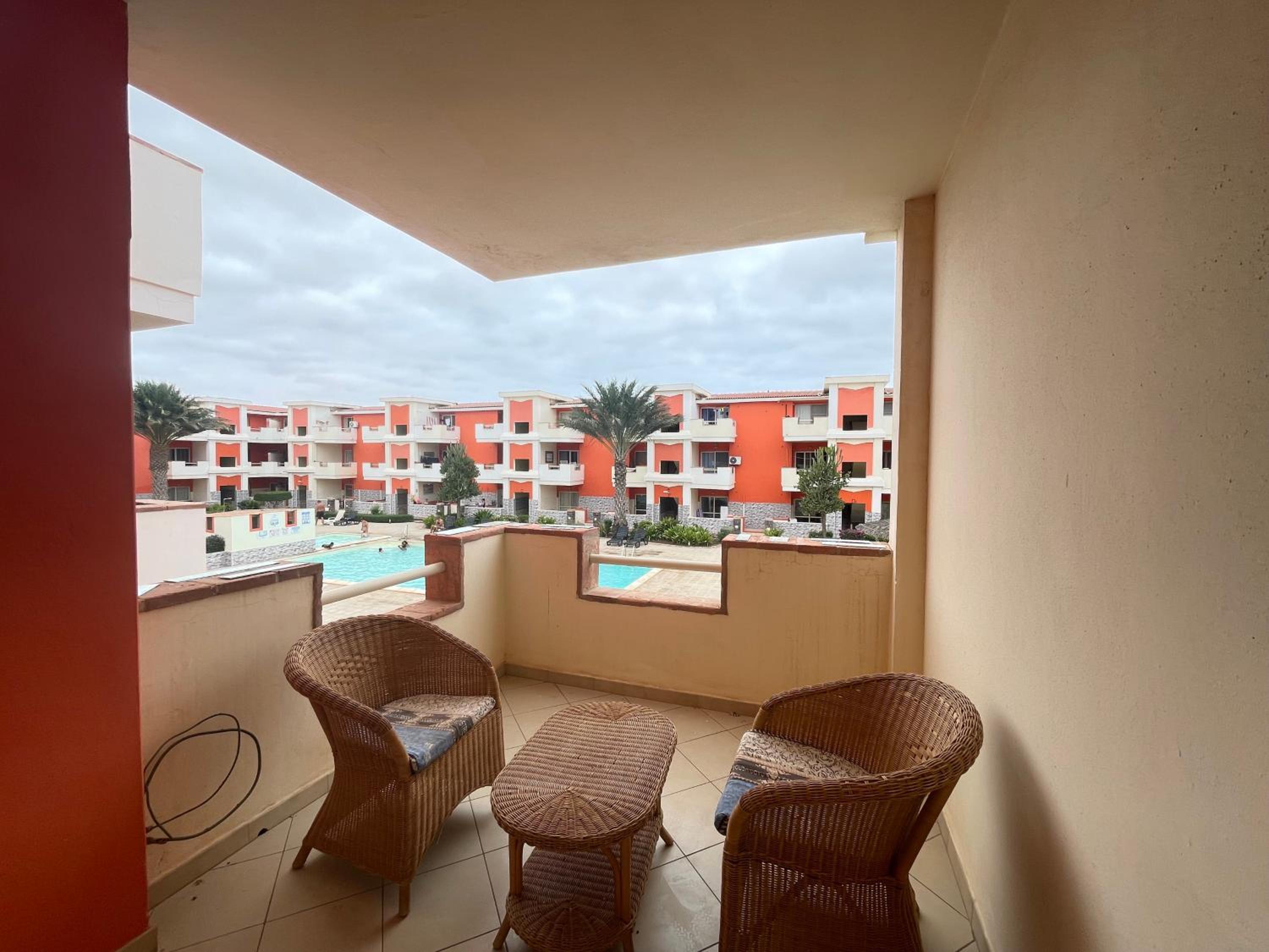 Moradias C12 nice apartment in a residence with pool and security