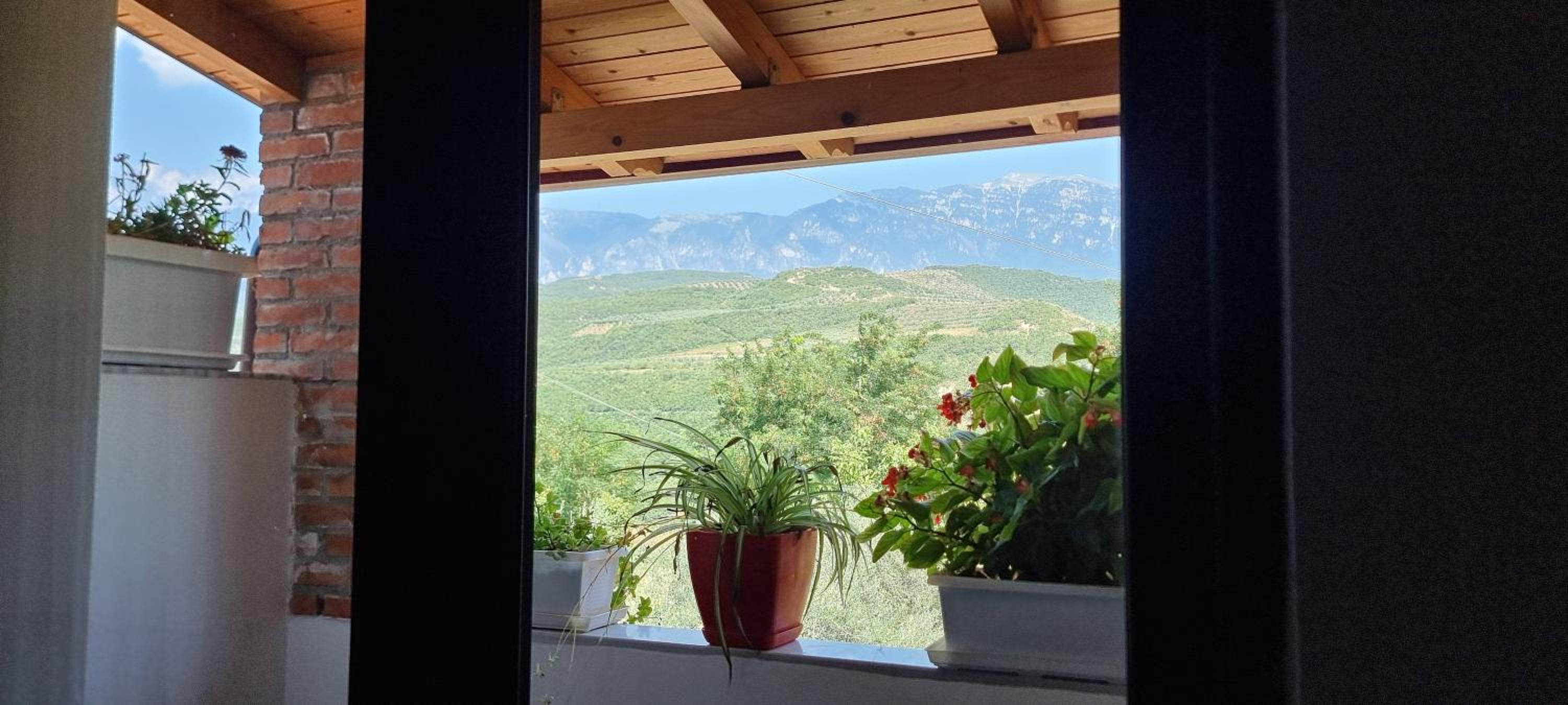 Salillari Guest house & Restaurant