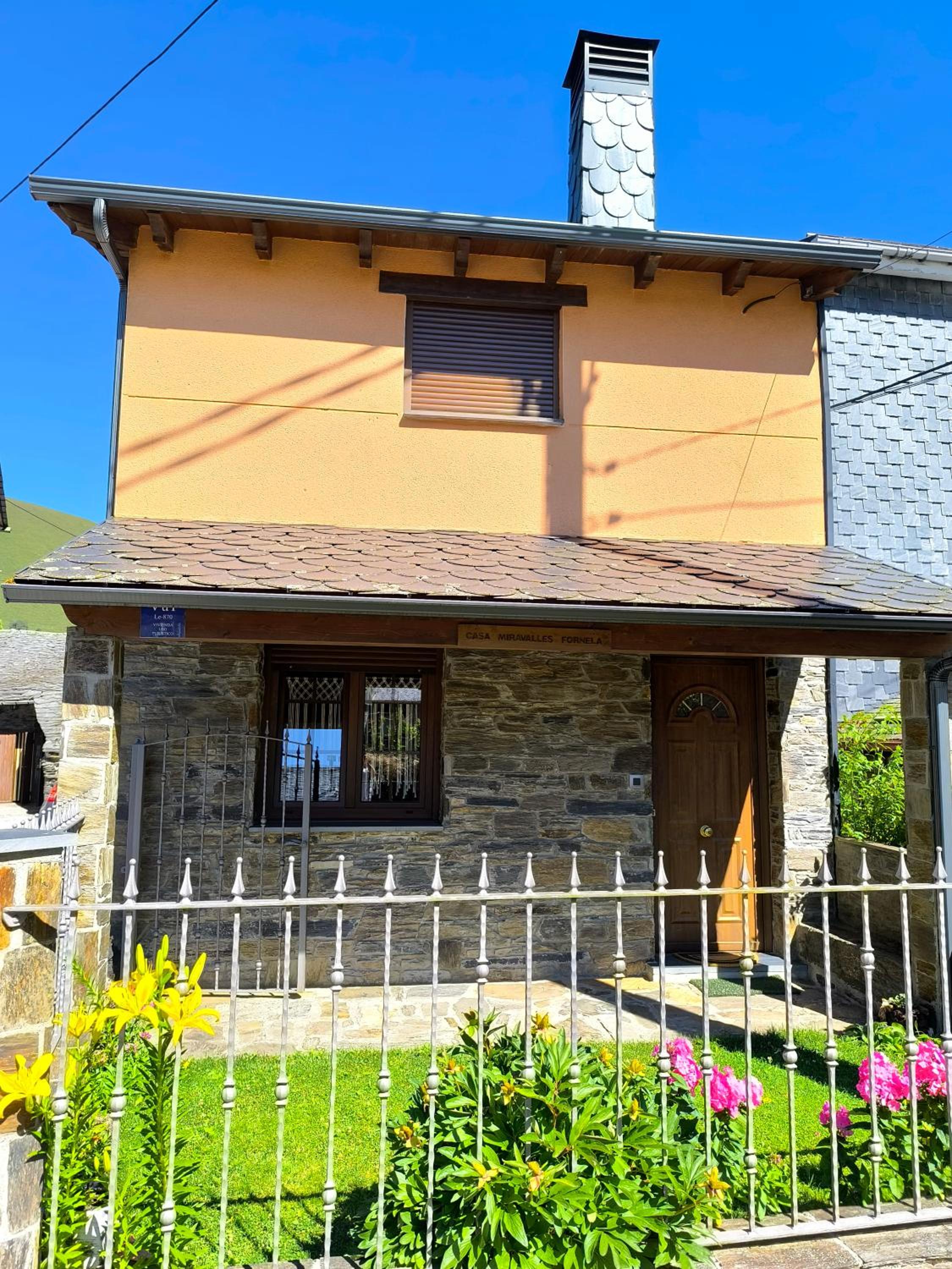 Casa Miravalles Fornela