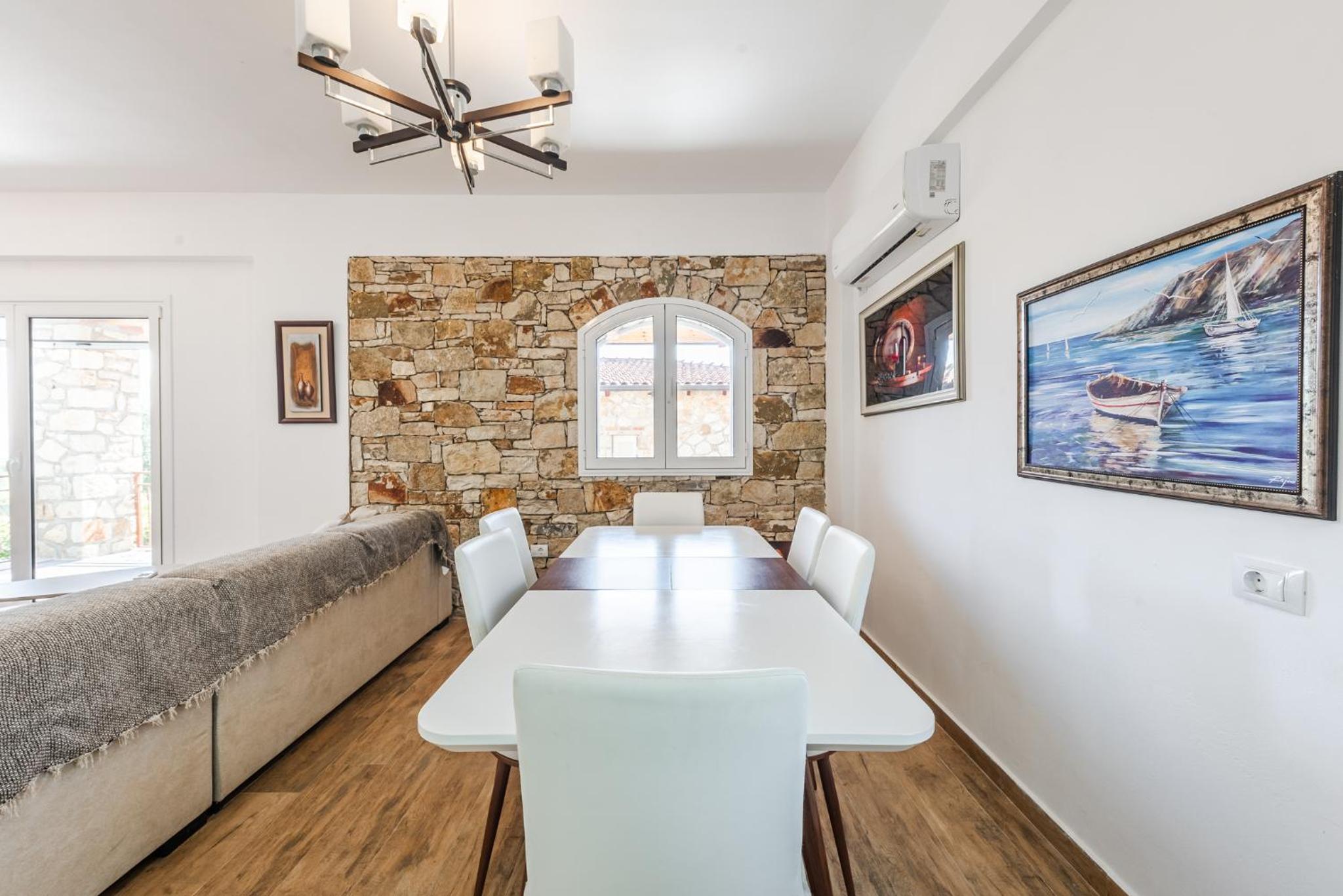 Siar The Large Villa by PikHost
