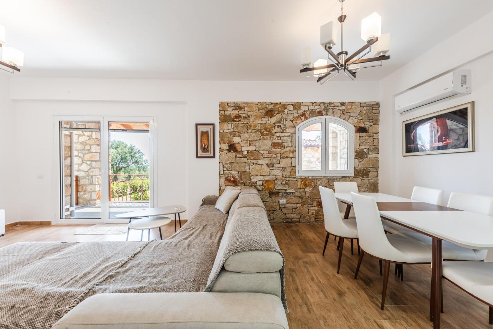Siar The Large Villa by PikHost