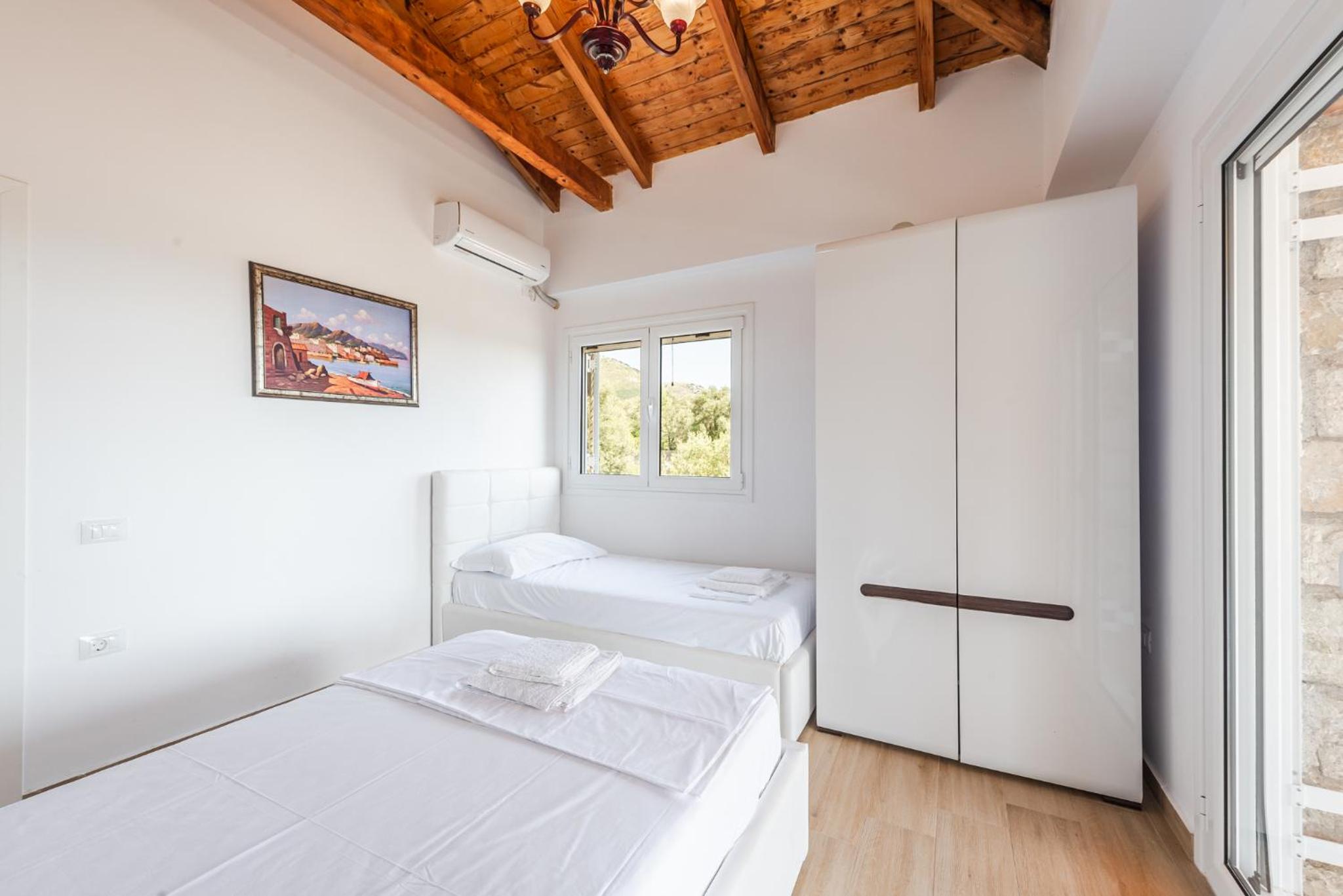 Siar The Large Villa by PikHost