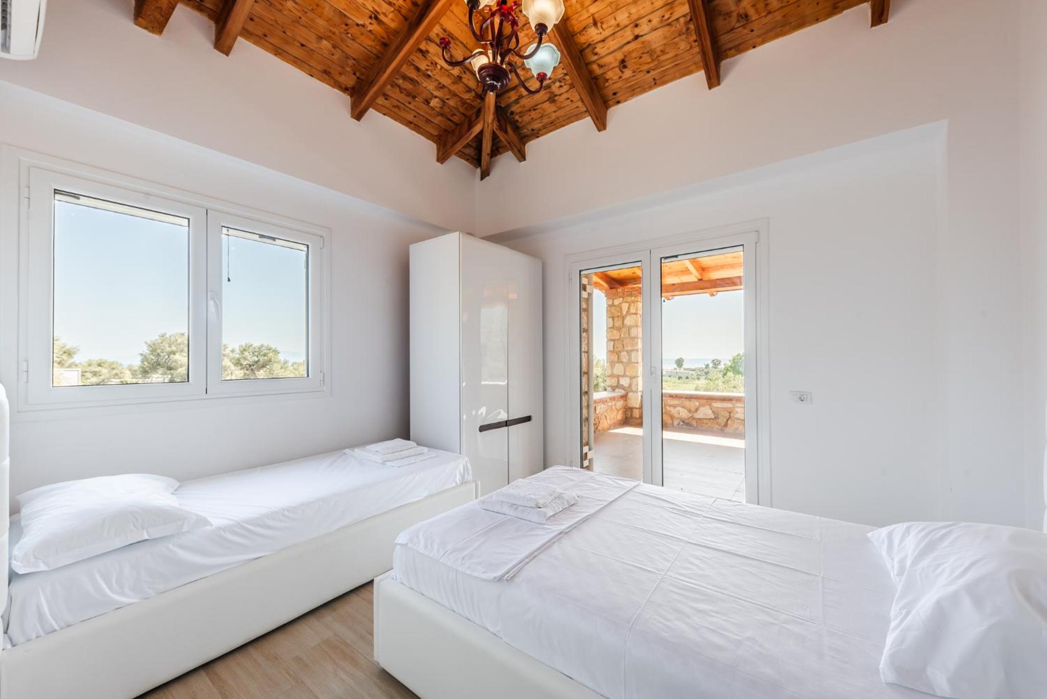 Siar The Large Villa by PikHost