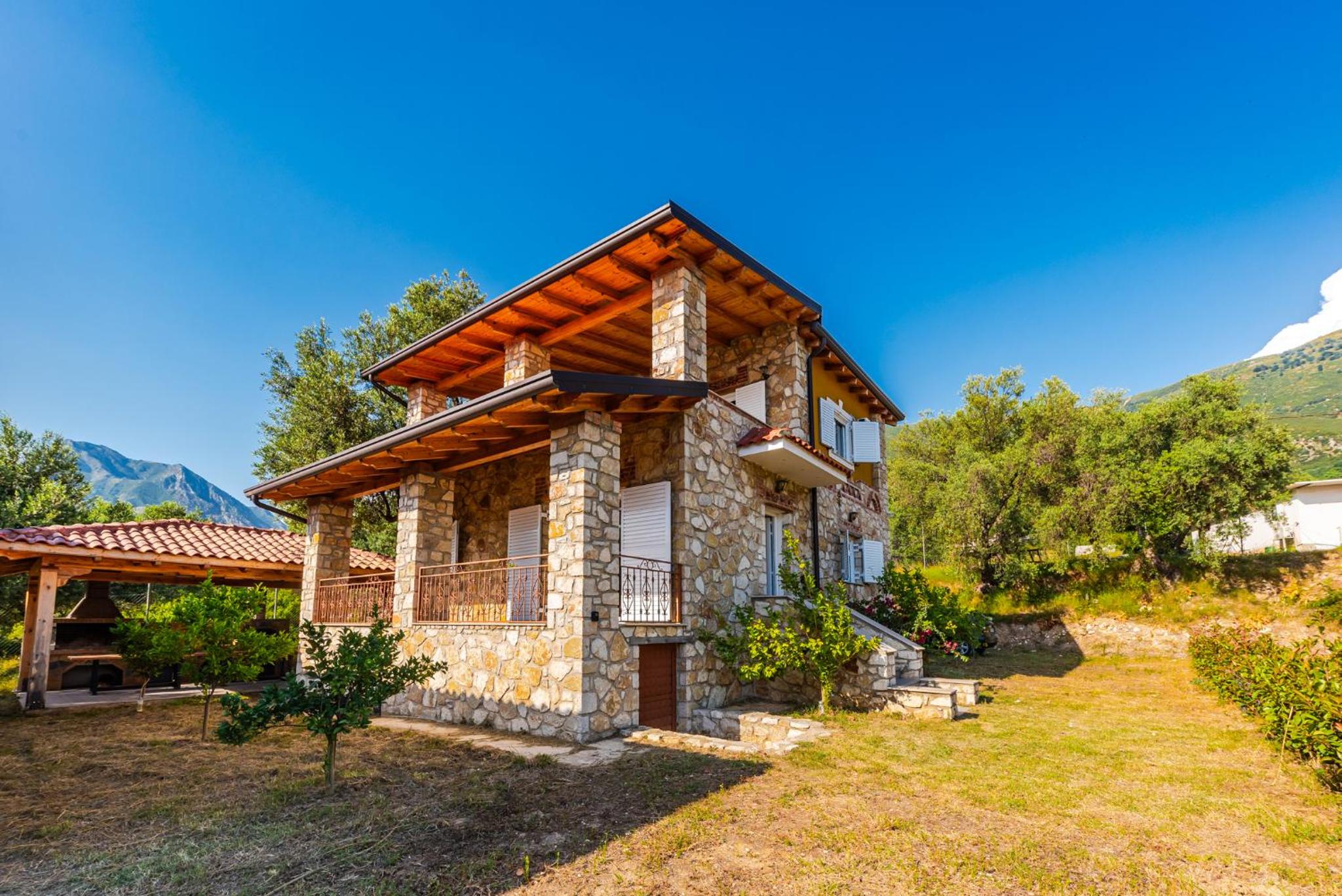 Siar The Large Villa by PikHost