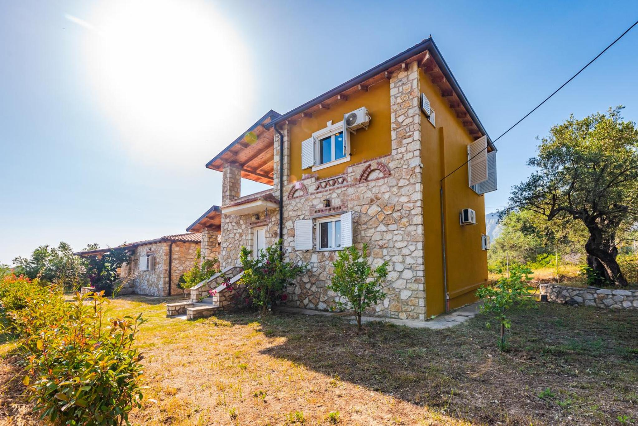 Siar The Large Villa by PikHost