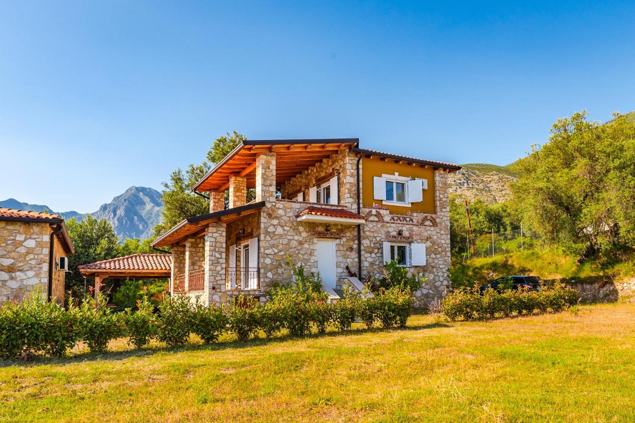 Siar The Large Villa by PikHost