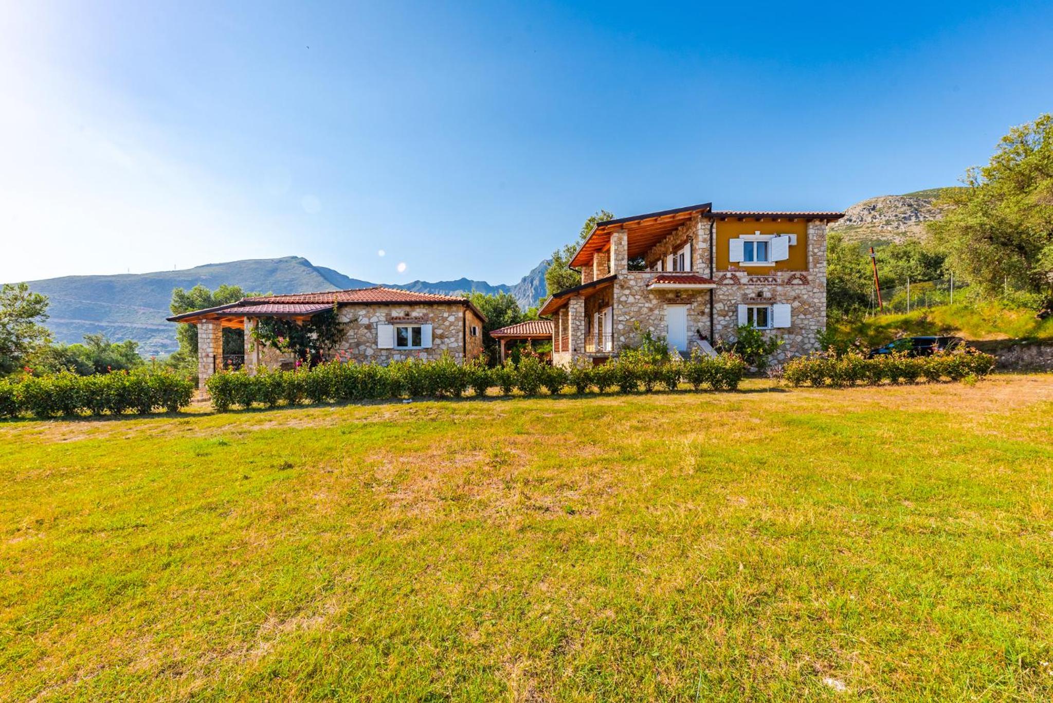 Siar The Large Villa by PikHost