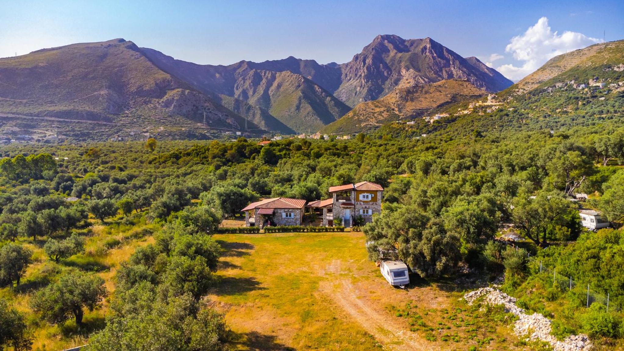 Siar The Large Villa by PikHost