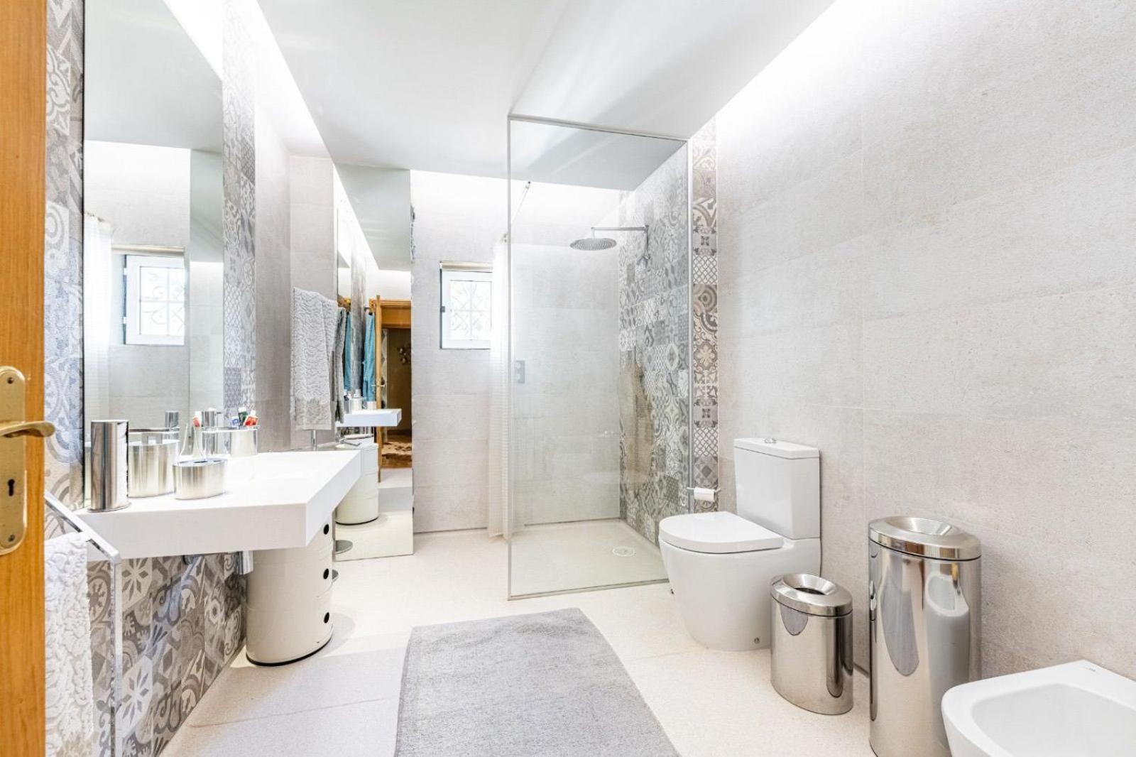 HostWise - Modern Villa & Shared Pool in Paredes, photo 65