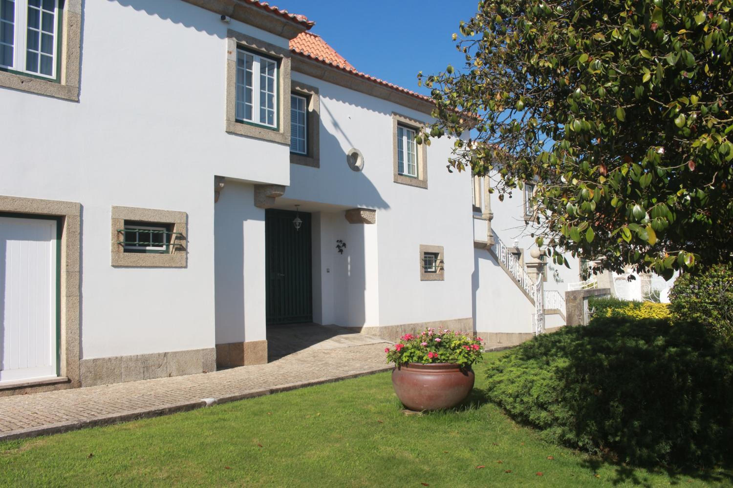 HostWise - Modern Villa & Shared Pool in Paredes, photo 30