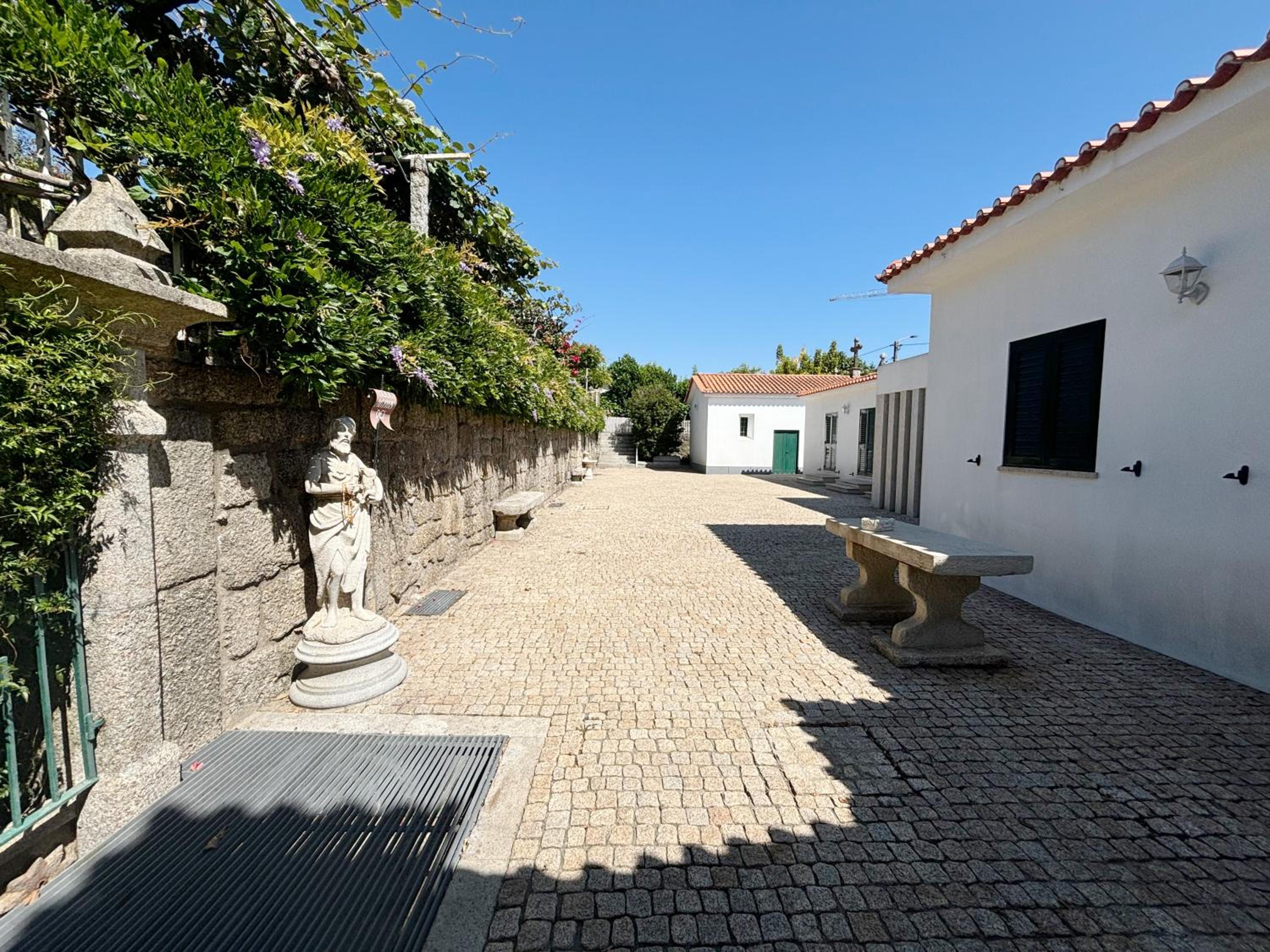HostWise - Modern Villa & Shared Pool in Paredes, photo 48