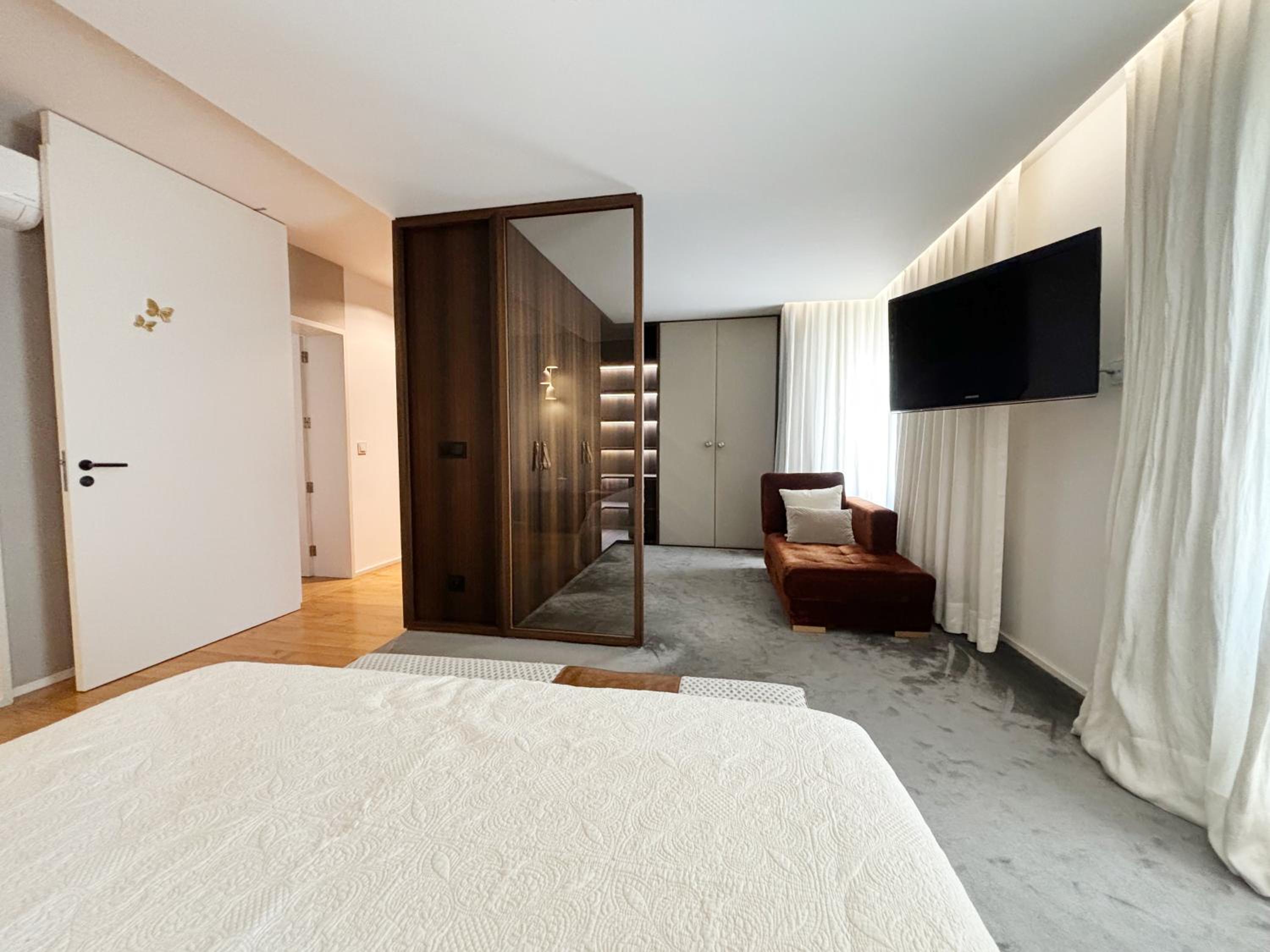 HostWise - Modern Villa & Shared Pool in Paredes