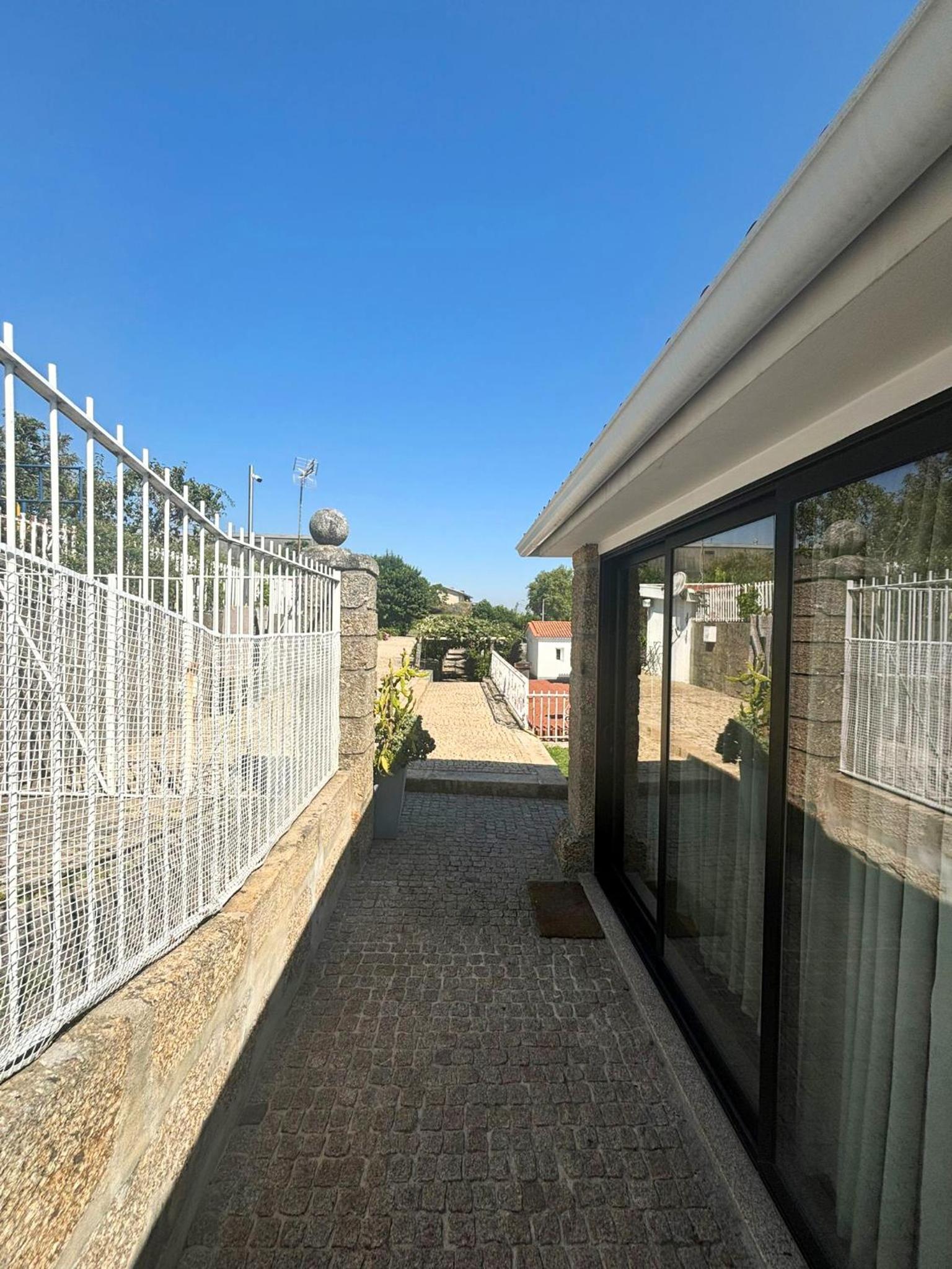HostWise - Modern Villa & Shared Pool in Paredes, photo 21