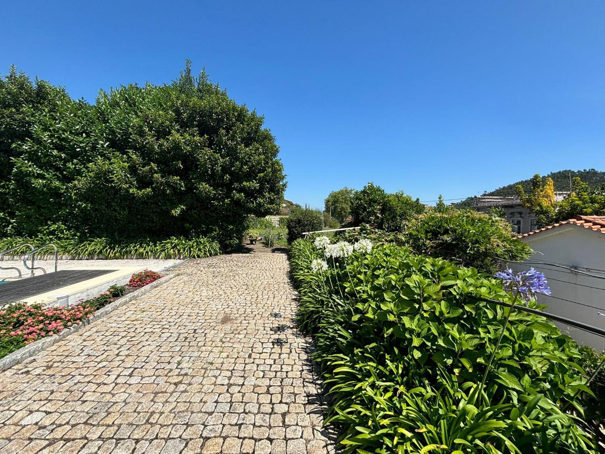 HostWise - Modern Villa & Shared Pool in Paredes, photo 40