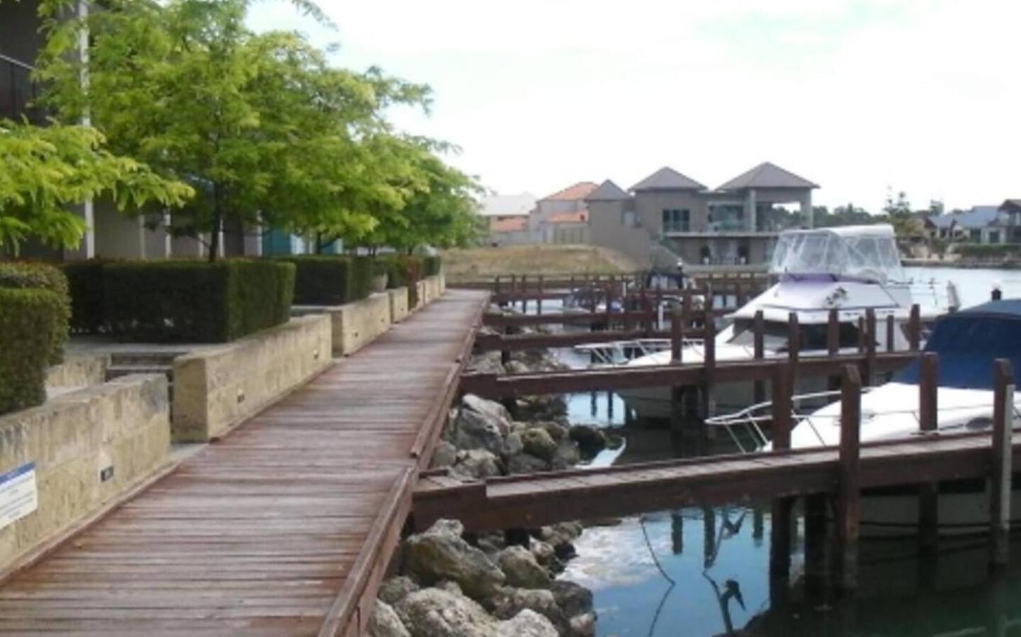 Self Contained Resort Apartment 2pax
