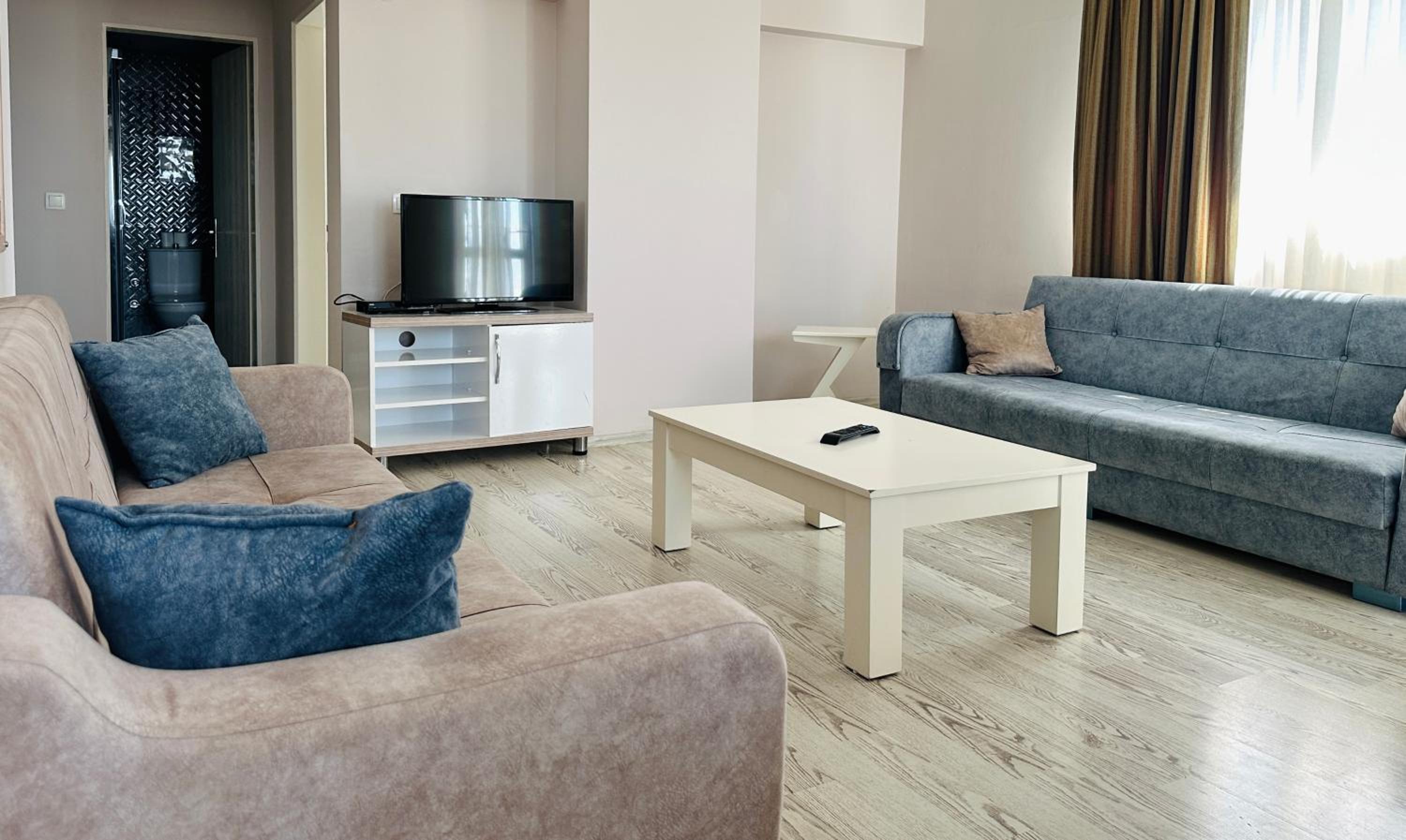 Silver Tower Residence - Image 111