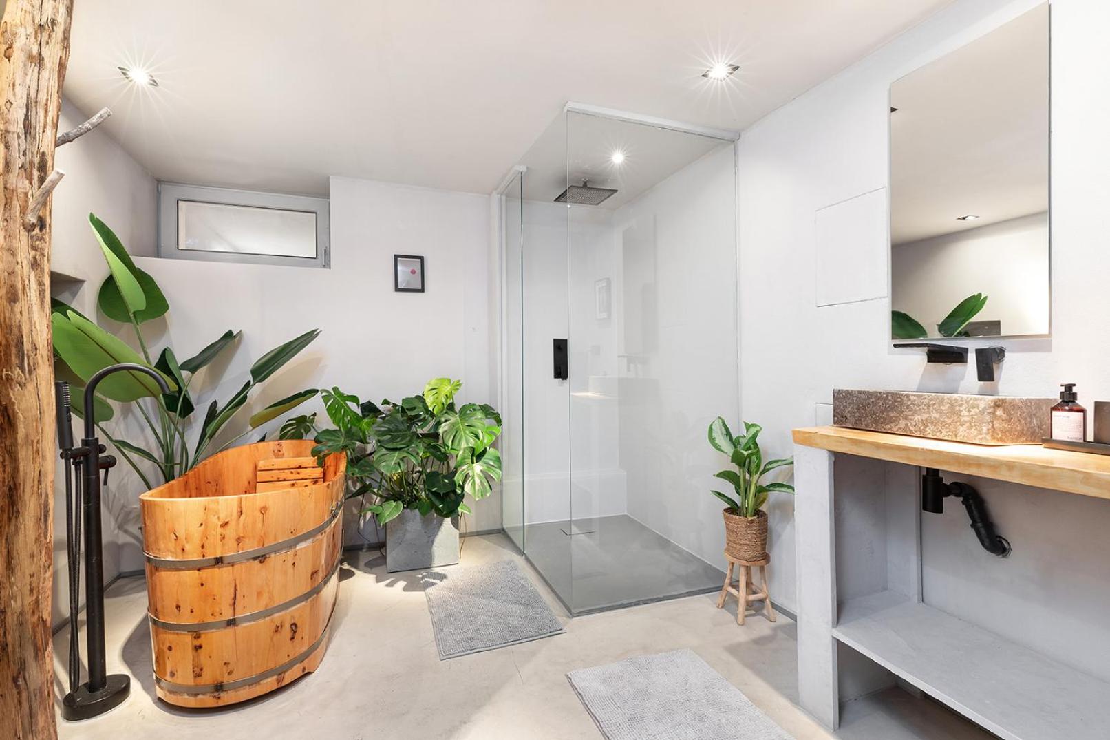 Stylish Apartment with Home Cinema, 2-Min Tram