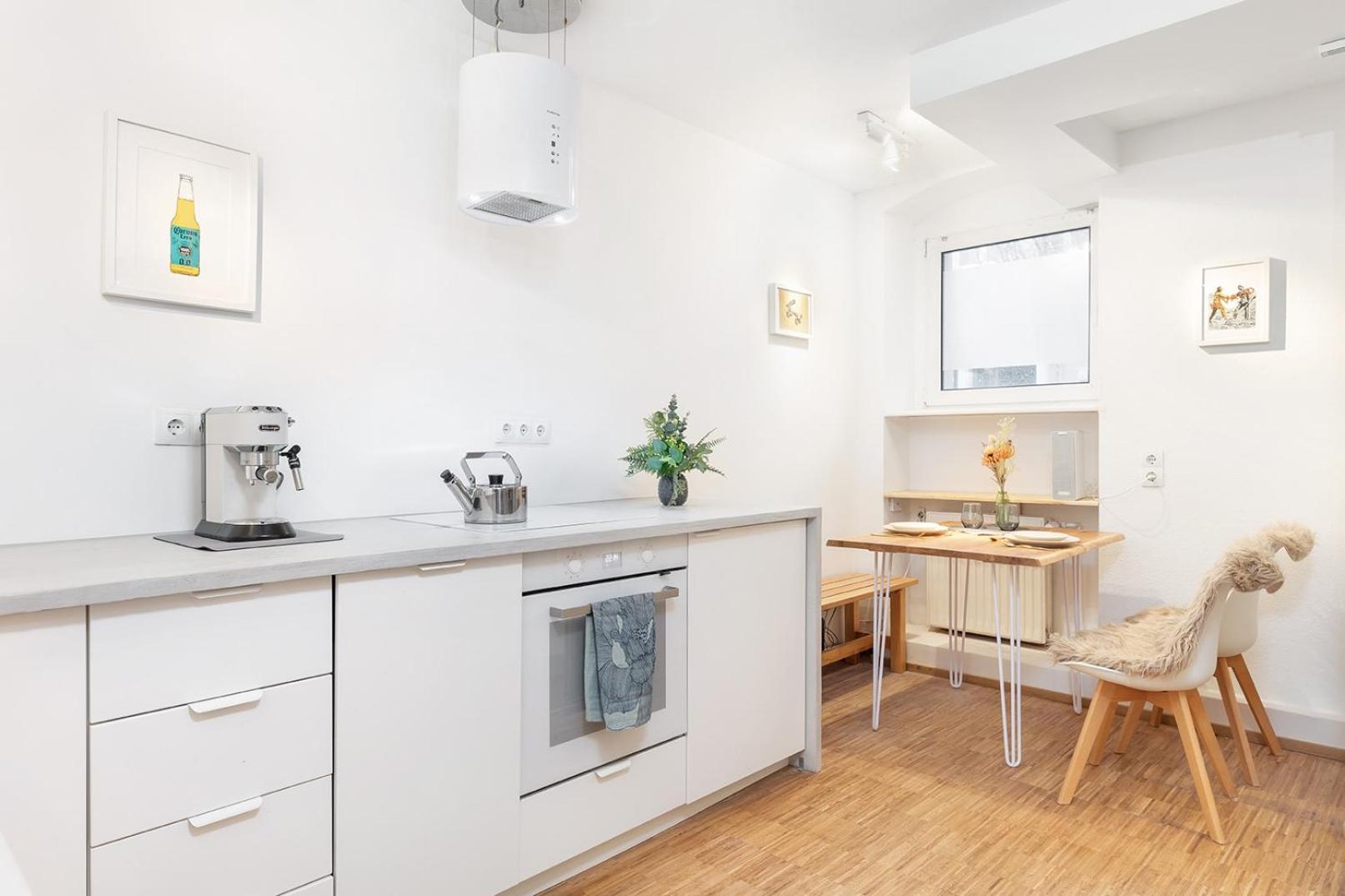 Stylish Apartment with Home Cinema, 2-Min Tram