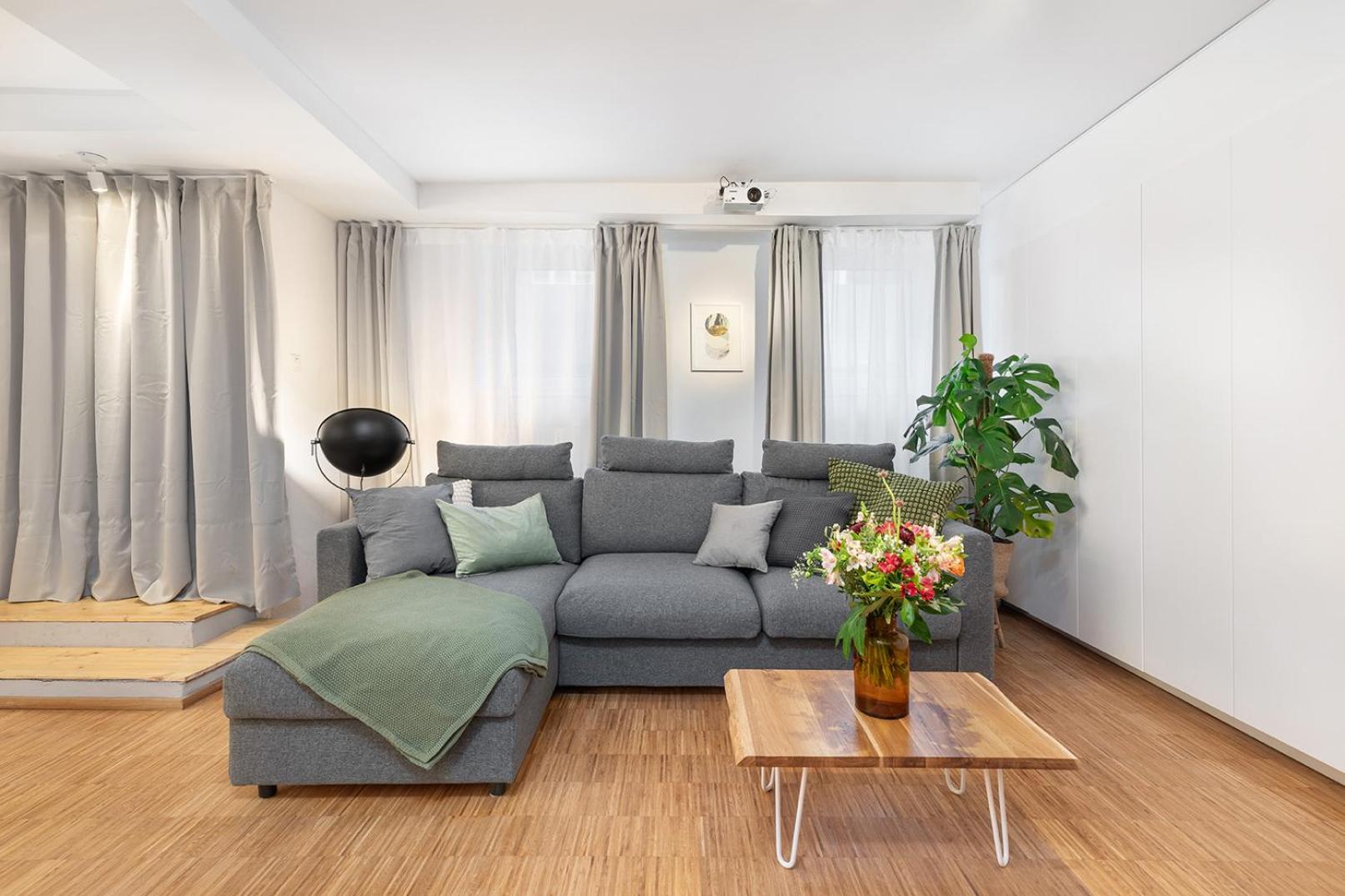 Stylish Apartment with Home Cinema, 2-Min Tram