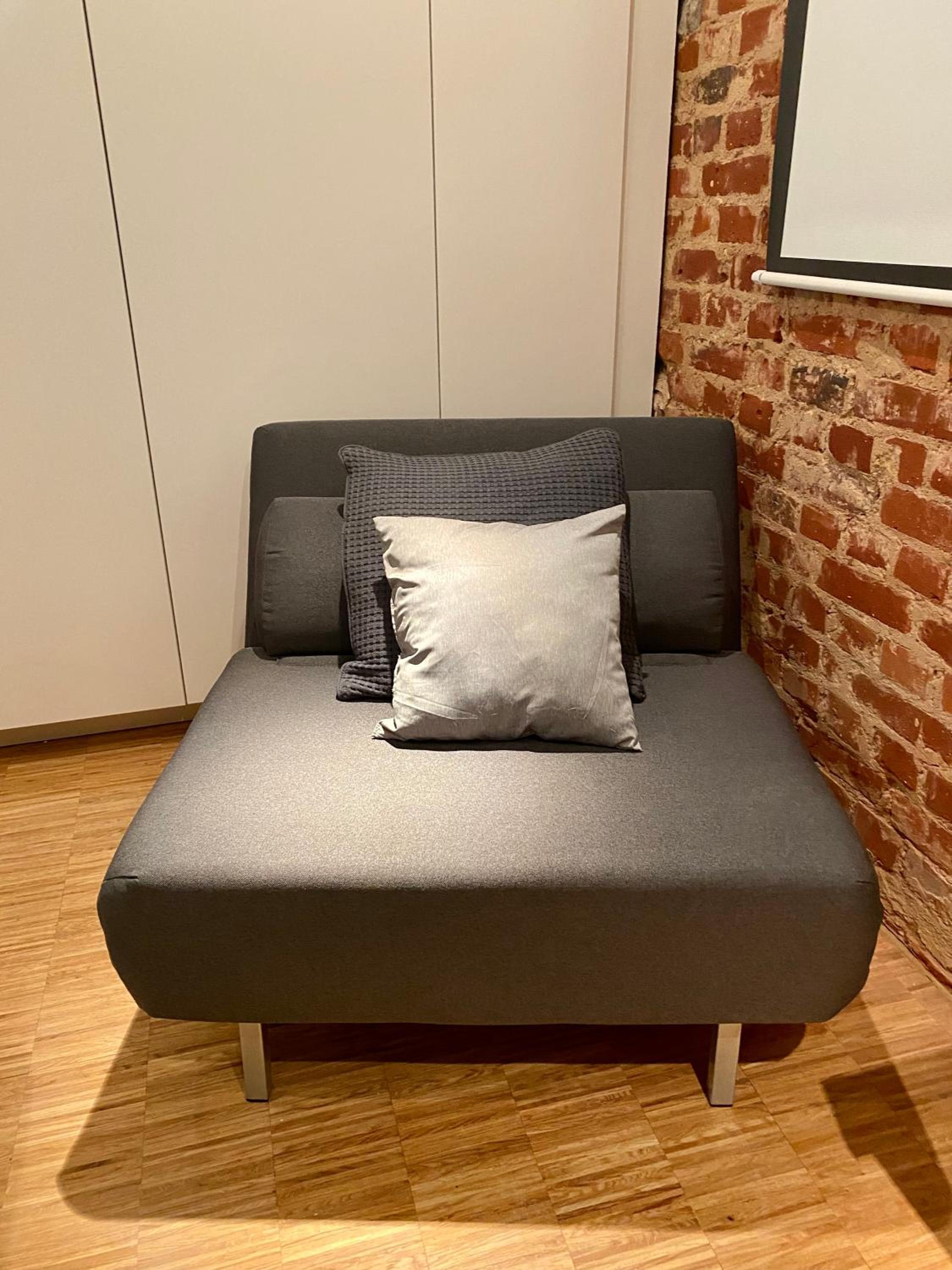 Stylish Apartment with Home Cinema, 2-Min Tram