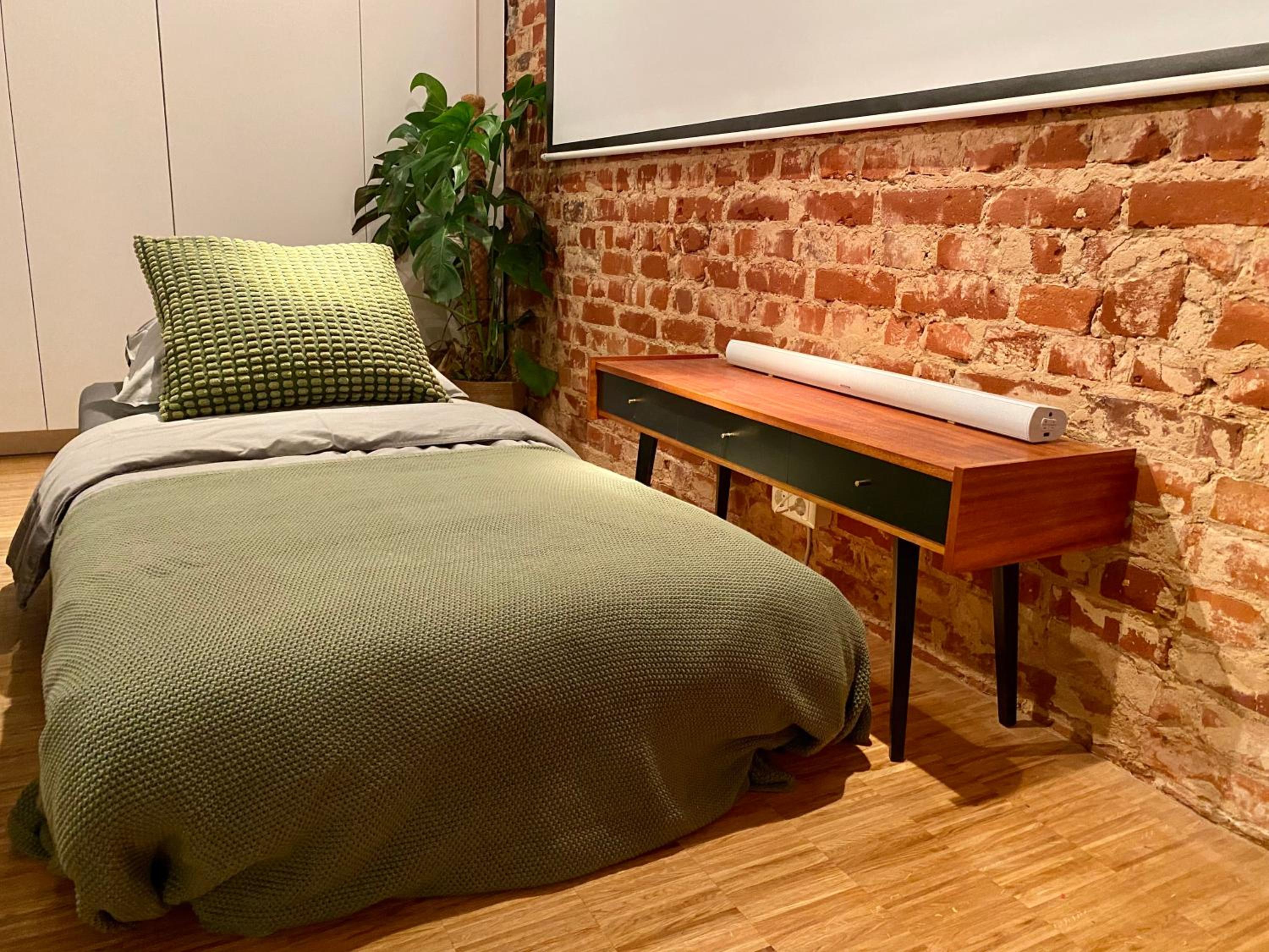 Stylish Apartment with Home Cinema, 2-Min Tram