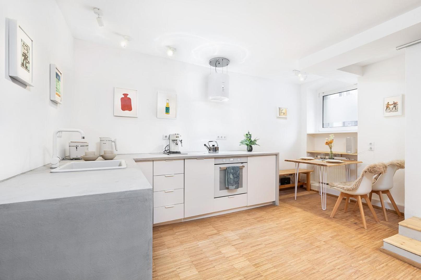 Stylish Apartment with Home Cinema, 2-Min Tram