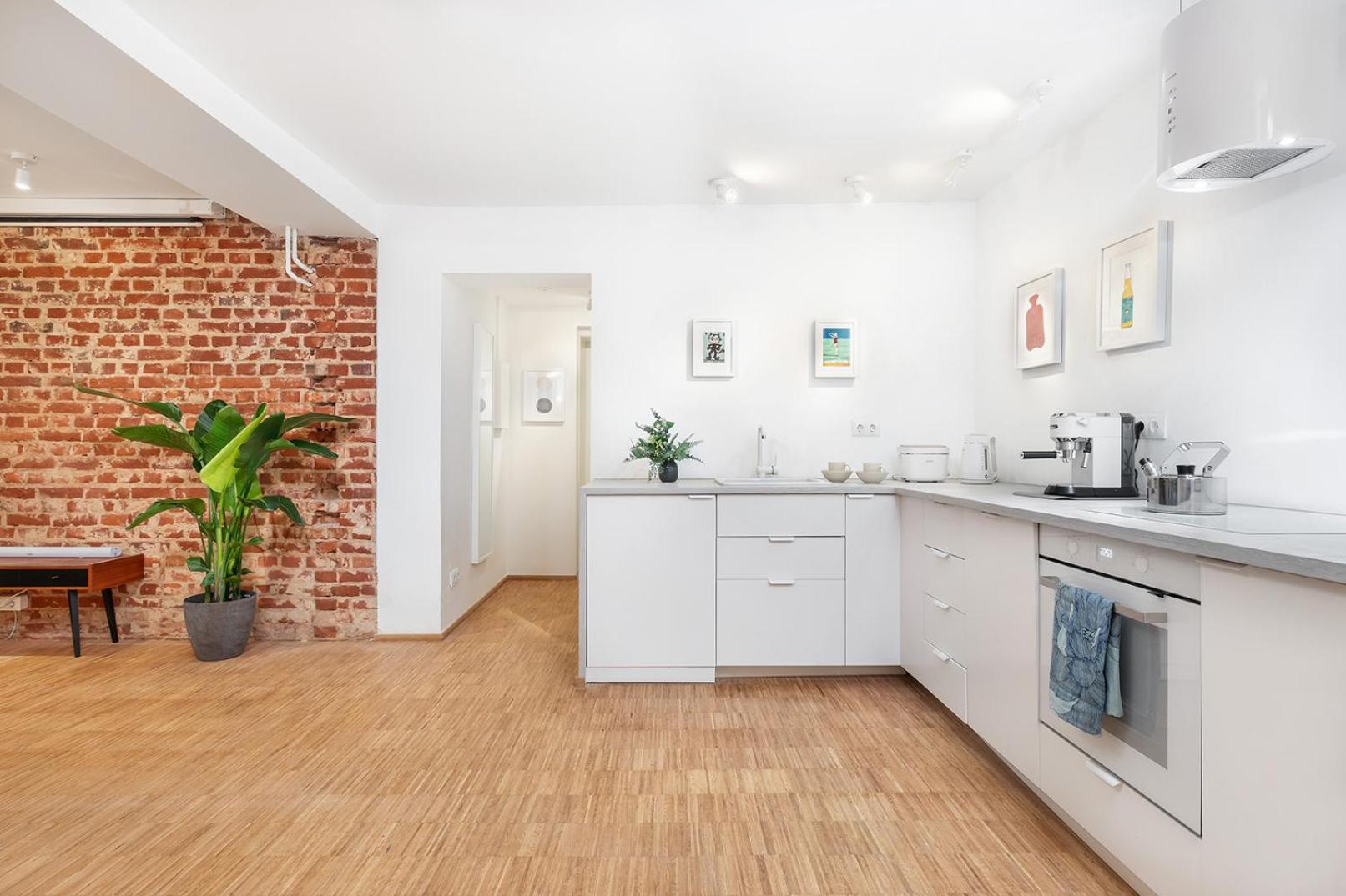 Stylish Apartment with Home Cinema, 2-Min Tram