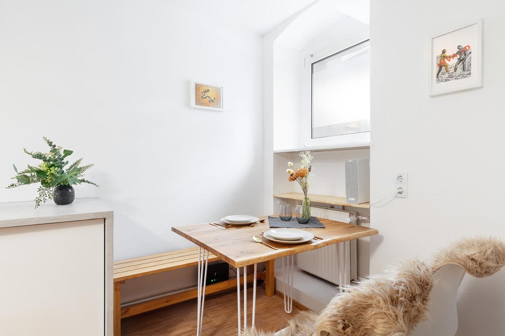 Stylish Apartment with Home Cinema, 2-Min Tram
