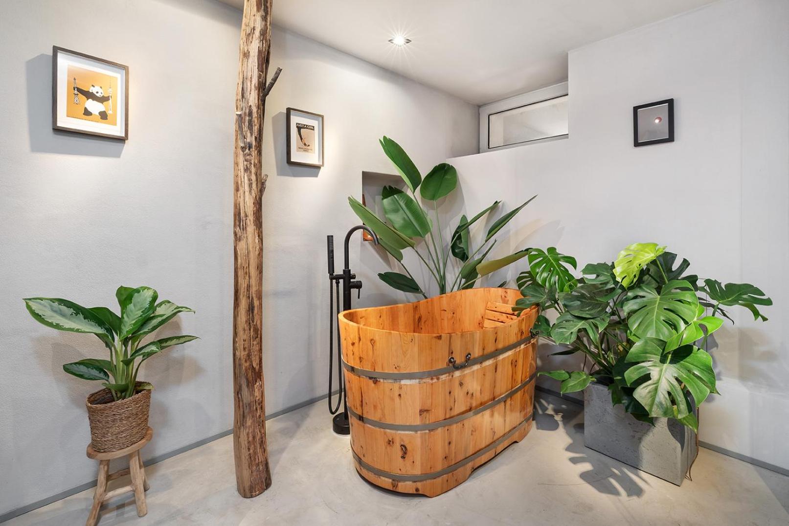 Stylish Apartment with Home Cinema, 2-Min Tram