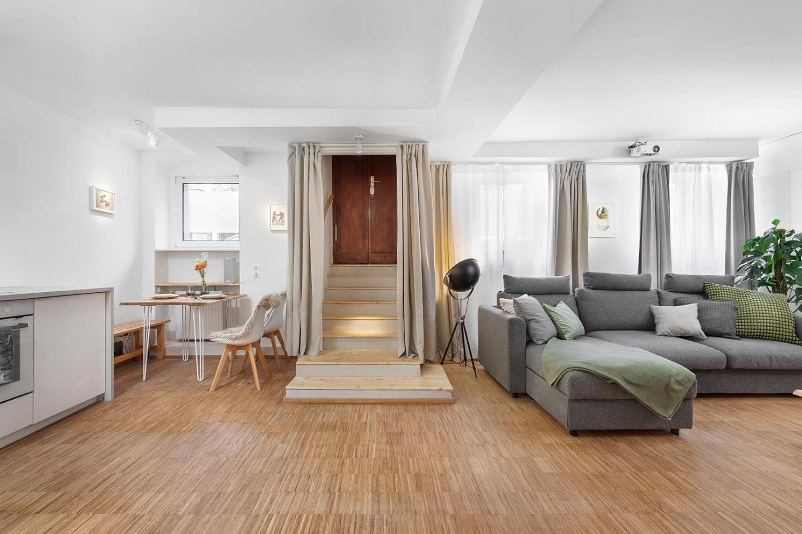 Stylish Apartment with Home Cinema, 2-Min Tram