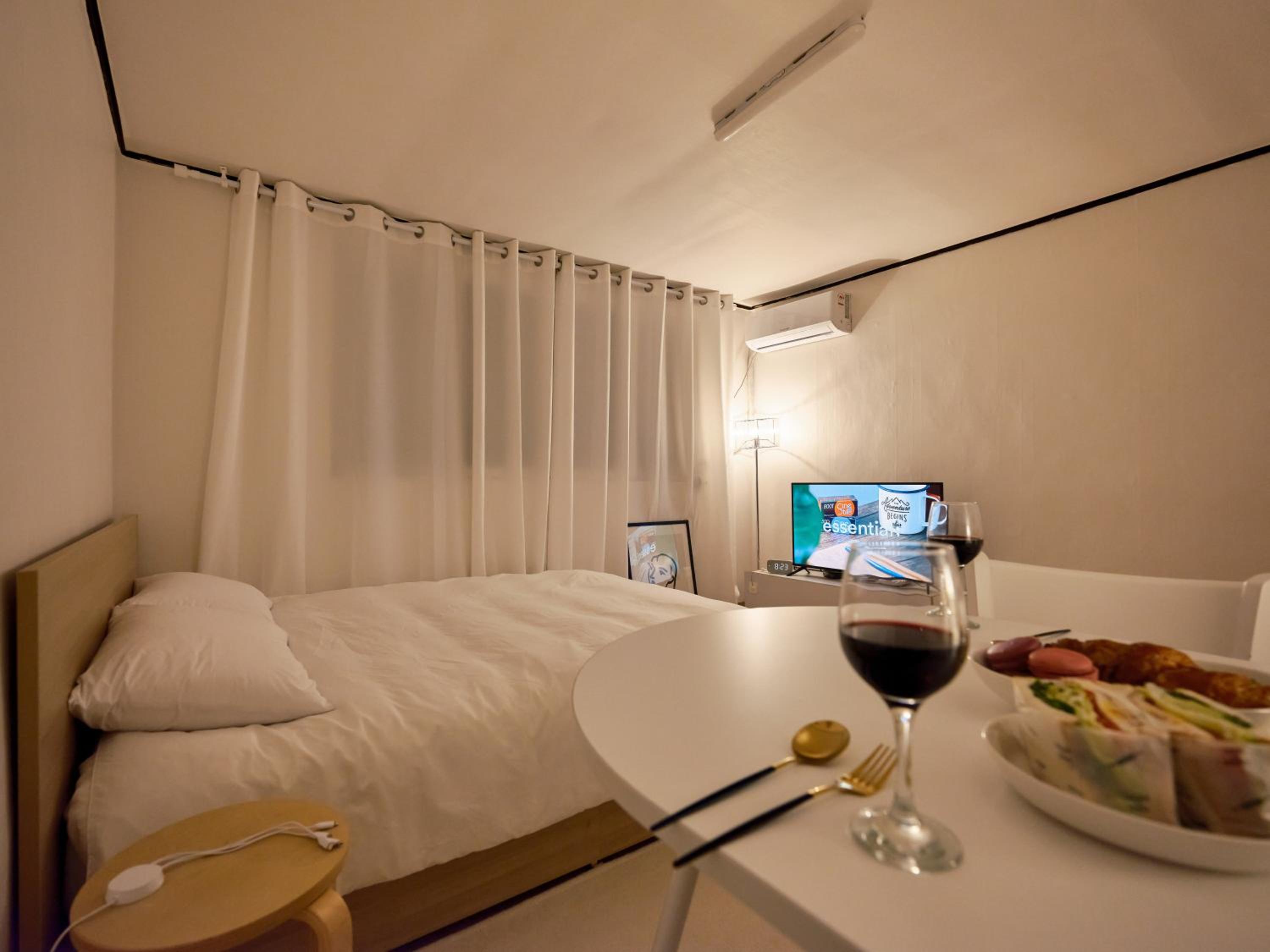hotel room