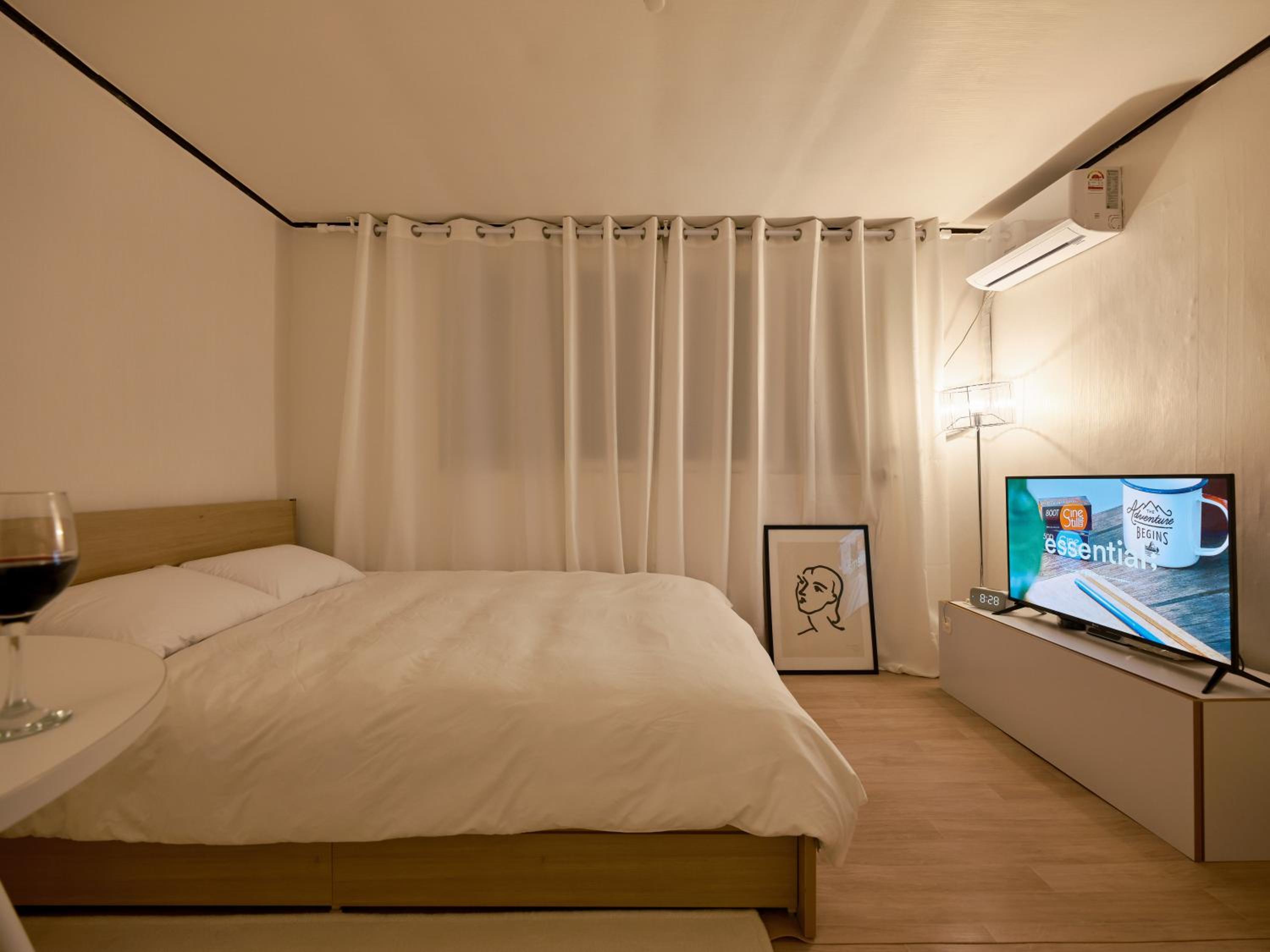 hotel room